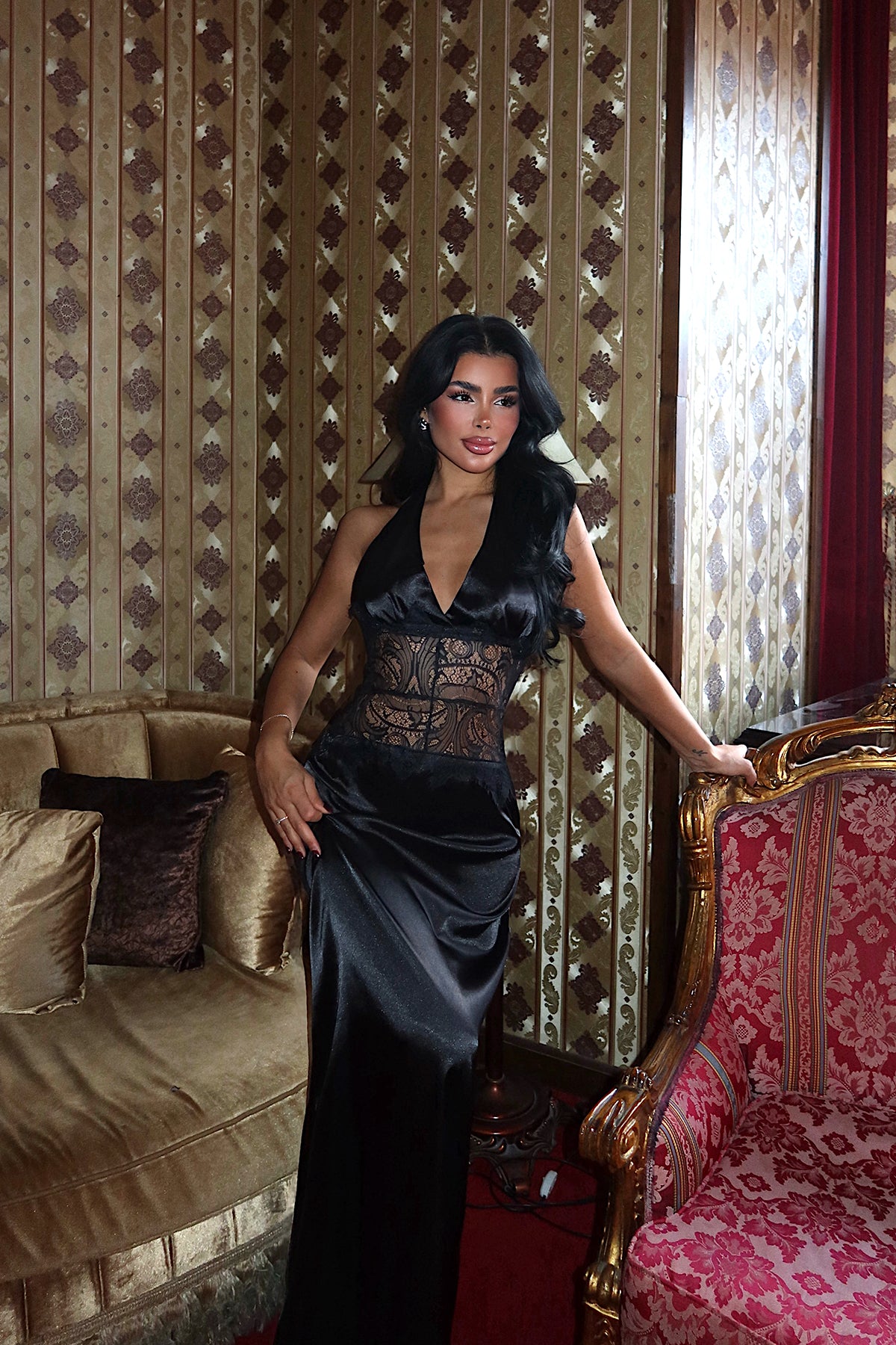 Siyah Bathy Uzun Dantel Detaylı Saten Elbise ATE-4053