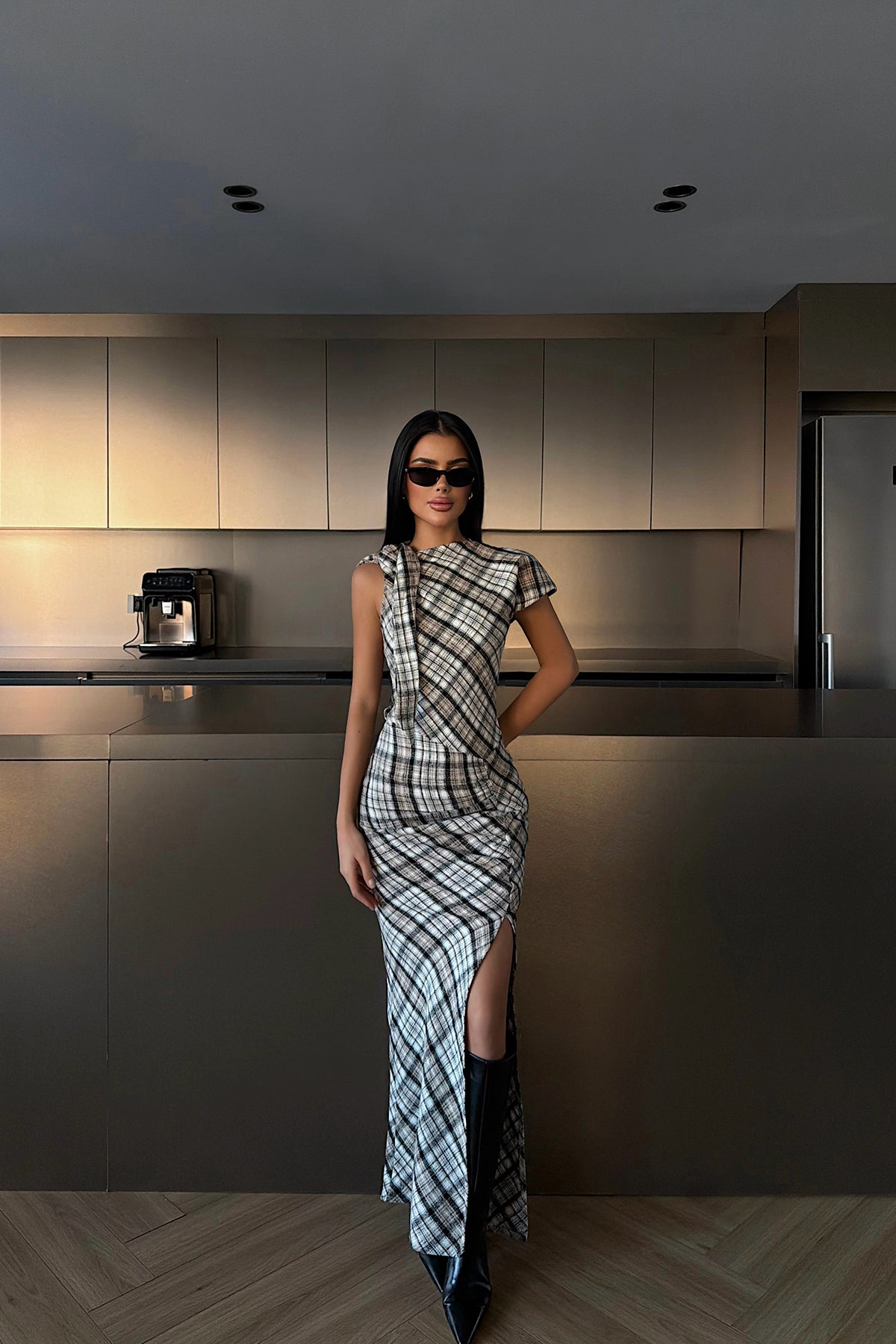 Siyah Aveline Desenli Yırtmaçlı Uzun Elbise ATE-4217