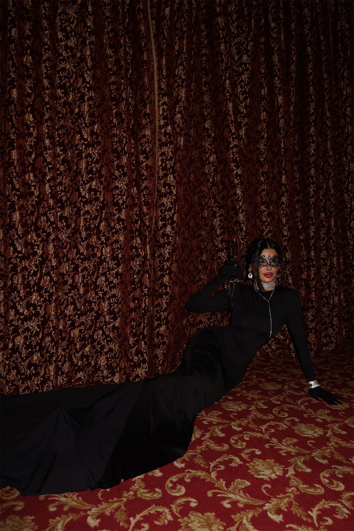 Siyah Maria Eldivenli Sırt Dekolteli Uzun Elbise ATE-2404