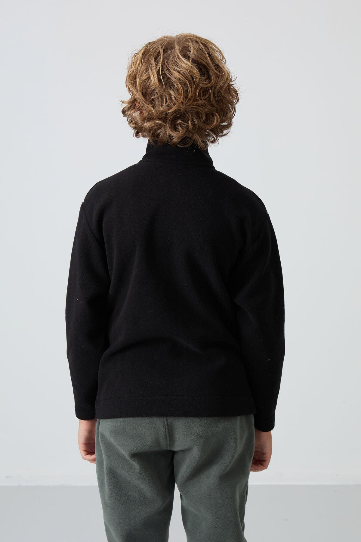 Siyah Kalın Yumuşak Dokulu Standart Fit Nakışlı Polar Erkek Çocuk Sweatshirt - 11223