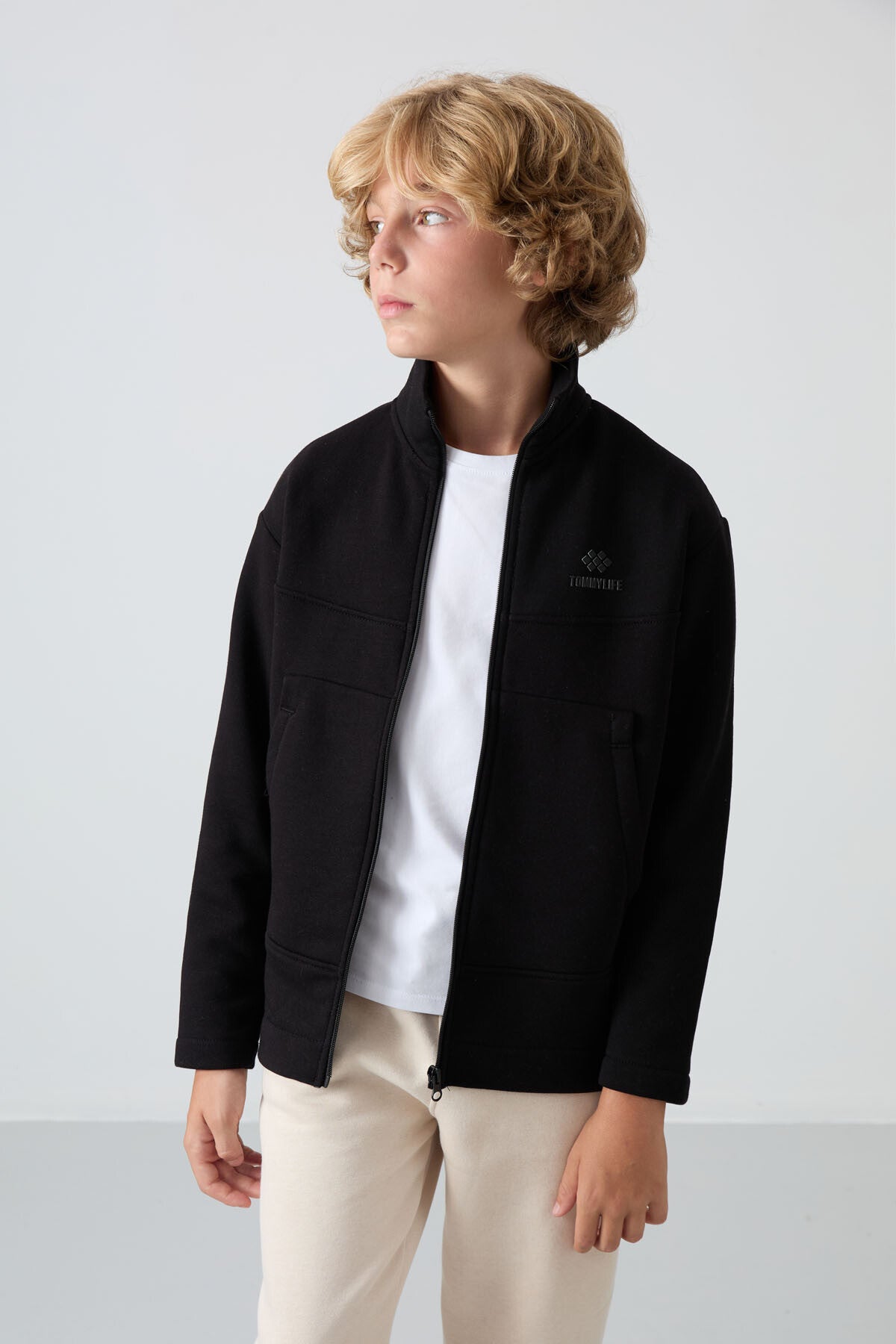 Siyah Pamuklu Kalın İçi Tüylü Yumuşak Dokulu Standart Fit Nakışlı Erkek Çocuk Sweatshirt - 11245