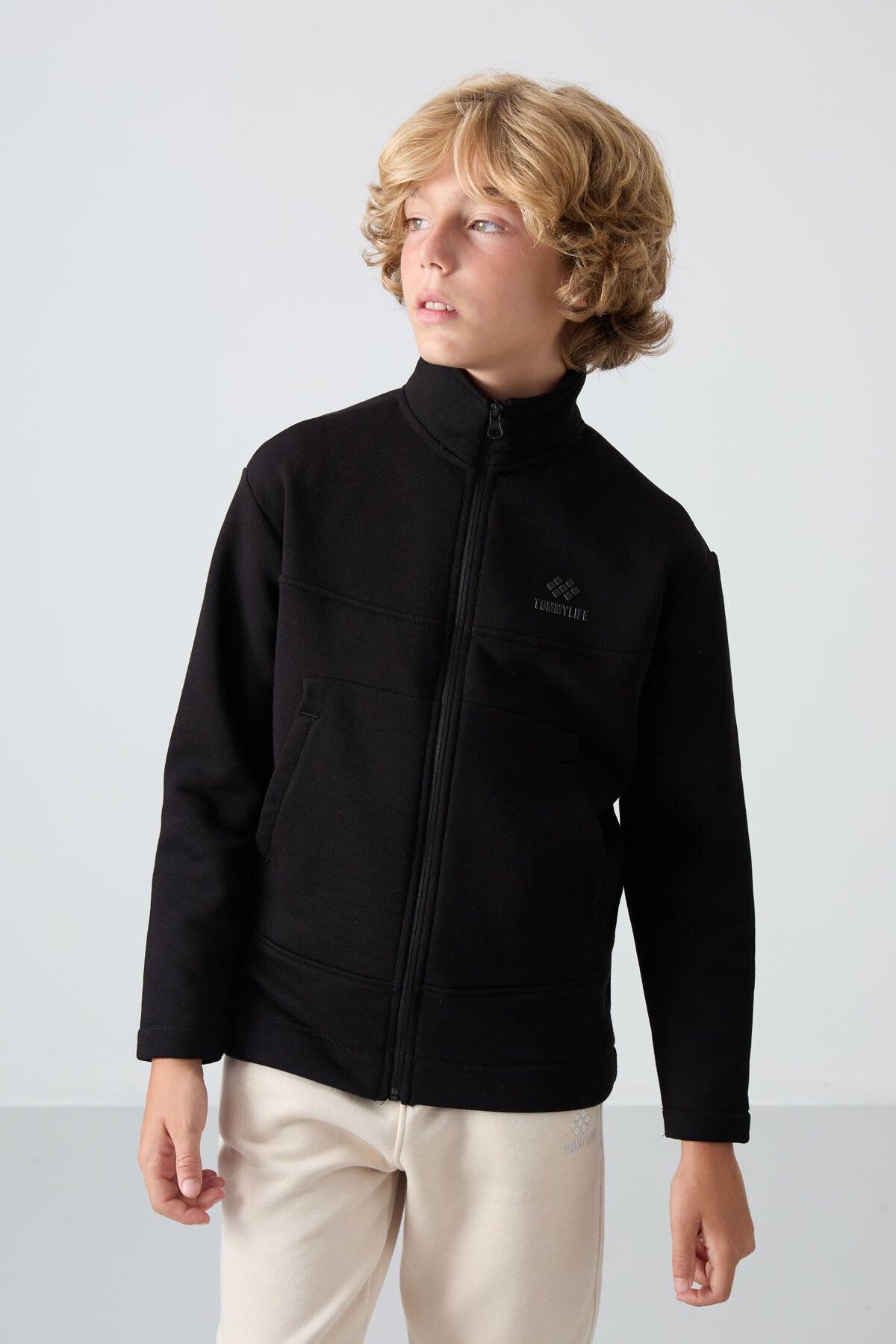 Siyah Pamuklu Kalın İçi Tüylü Yumuşak Dokulu Standart Fit Nakışlı Erkek Çocuk Sweatshirt - 11245