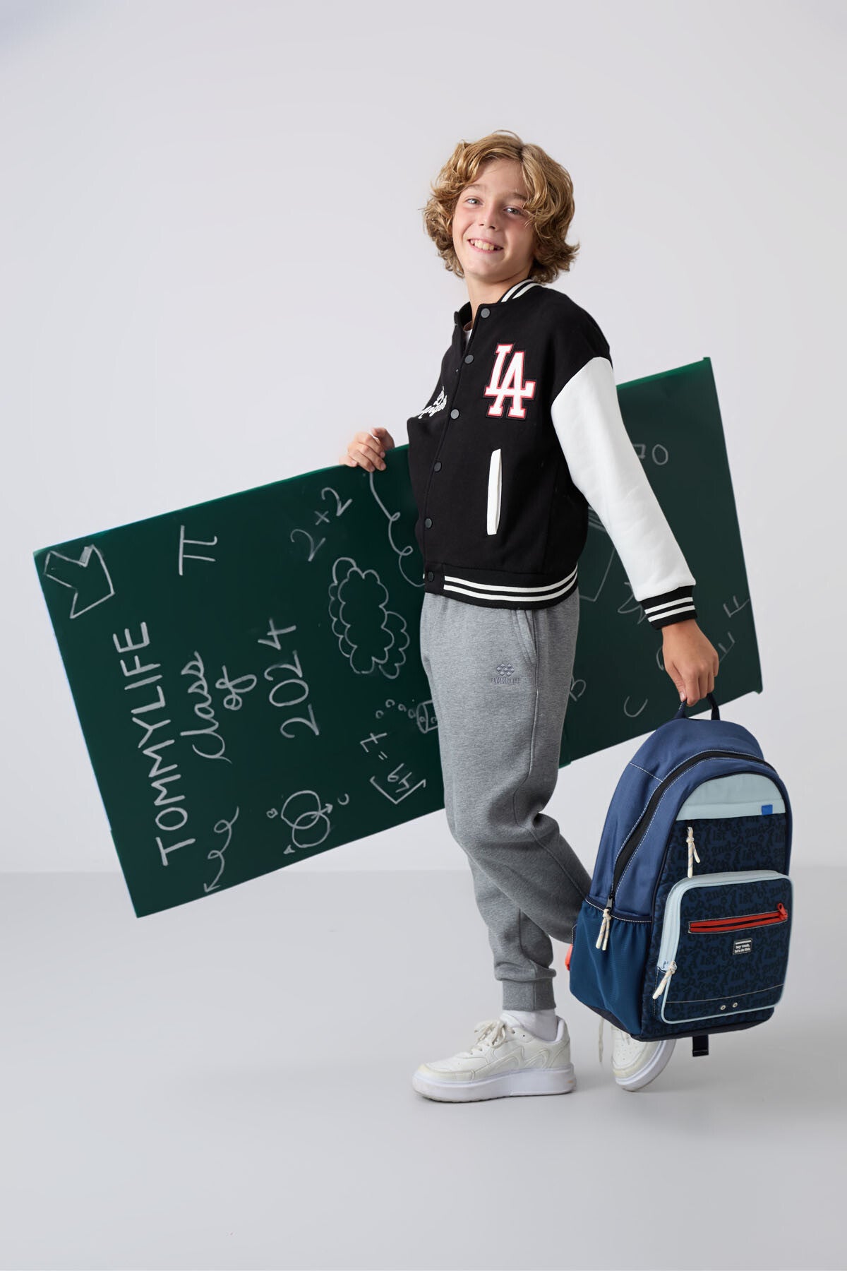 Siyah Pamuklu Kalın İçi Tüylü Yumuşak Dokulu Standart Fit Nakışlı Erkek Çocuk Kolej Ceket - 11258