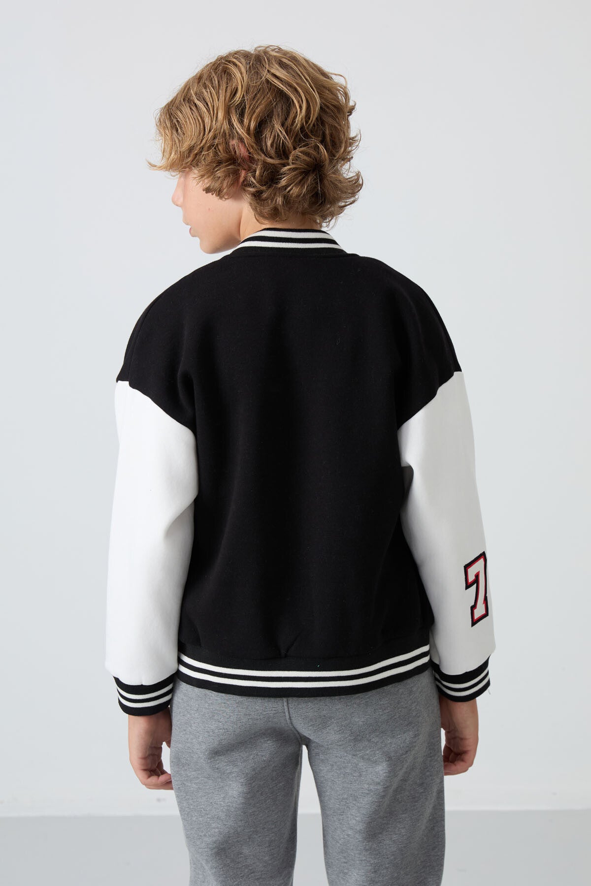 Siyah Pamuklu Kalın İçi Tüylü Yumuşak Dokulu Standart Fit Nakışlı Erkek Çocuk Kolej Ceket - 11258