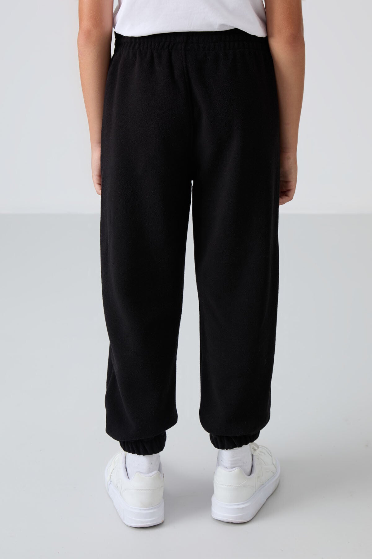 Siyah Kalın Yumuşak Dokulu Standart Fit Nakışlı Polar Erkek Çocuk Eşofman Alt - 11220