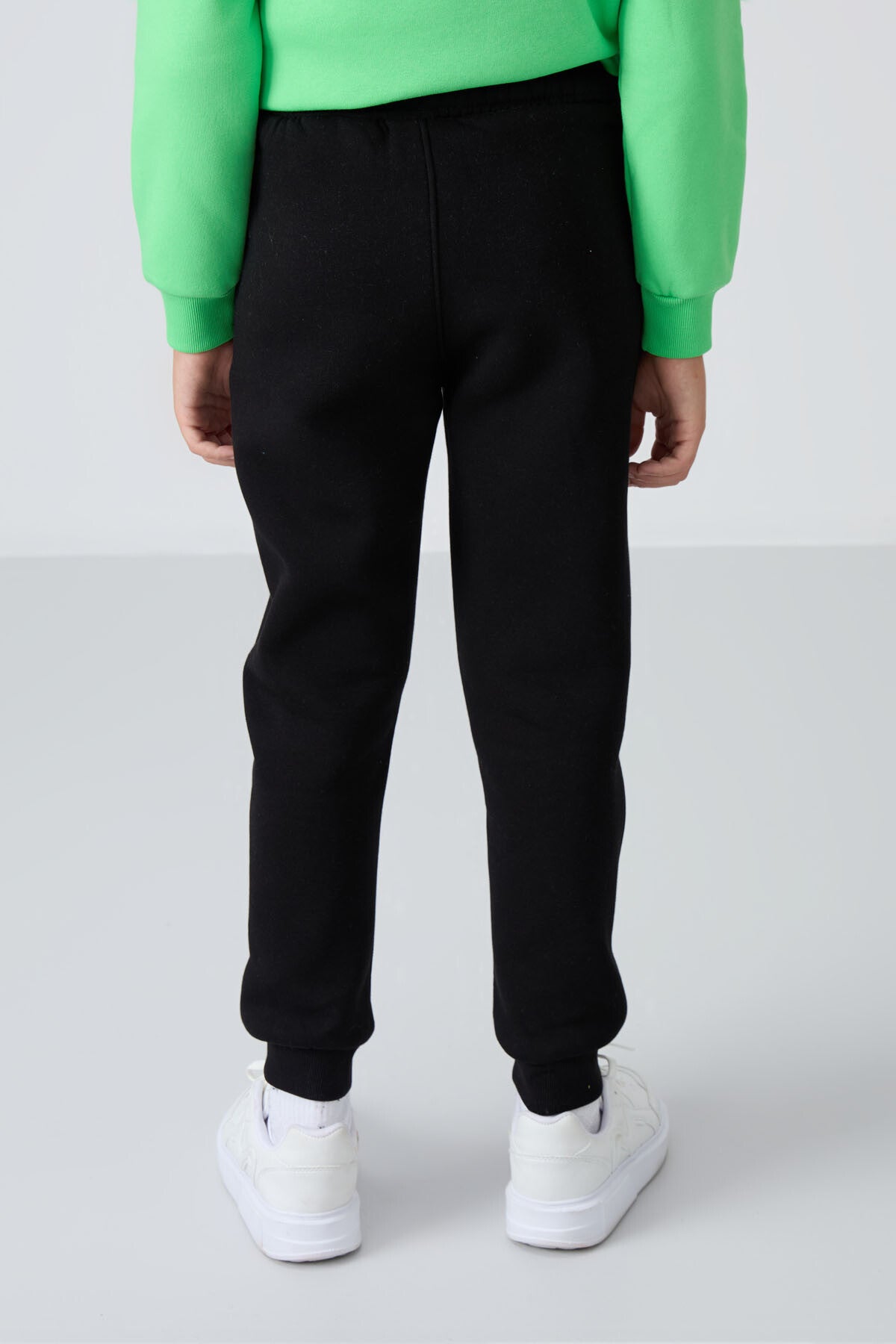 Siyah Pamuklu Kalın İçi Tüylü Standart Fit Nakışlı Erkek Çocuk Eşofman Alt - 11224