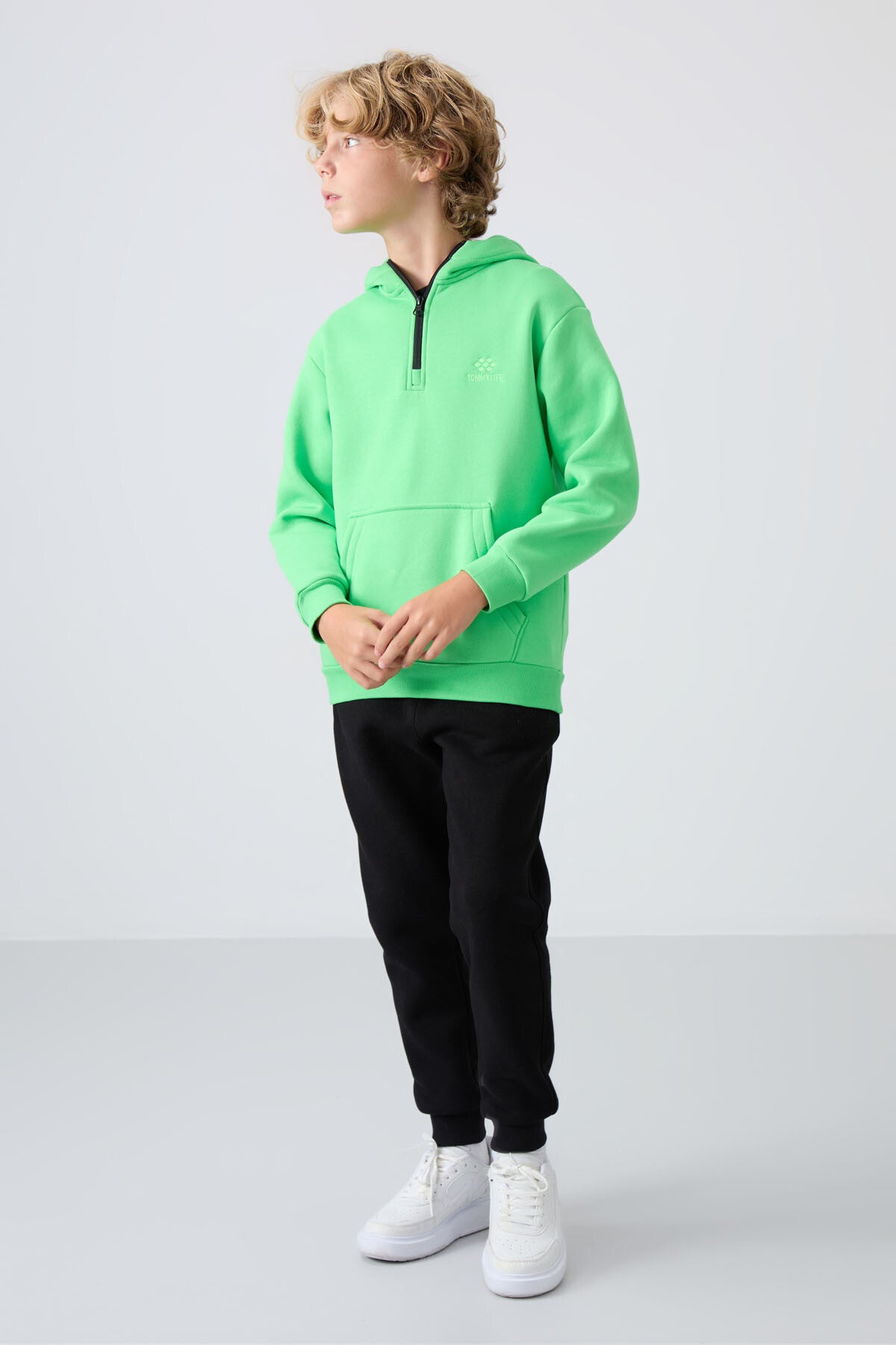 Siyah Pamuklu Kalın İçi Tüylü Standart Fit Nakışlı Erkek Çocuk Eşofman Alt - 11224