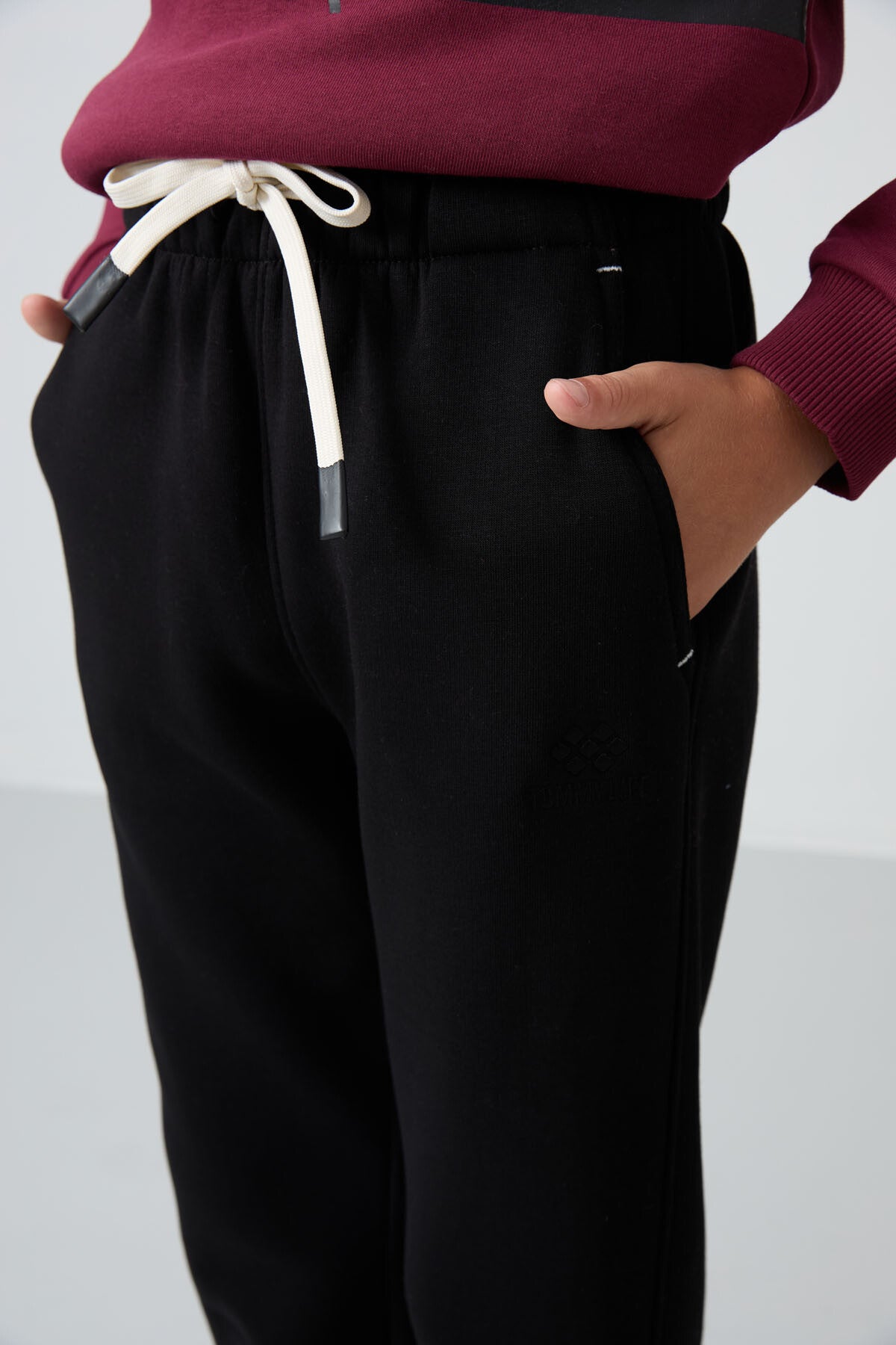 Siyah Pamuklu Kalın İçi Tüylü Yumuşak Dokulu Standart Fit Baskılı Erkek Çocuk Eşofman Alt - 11225