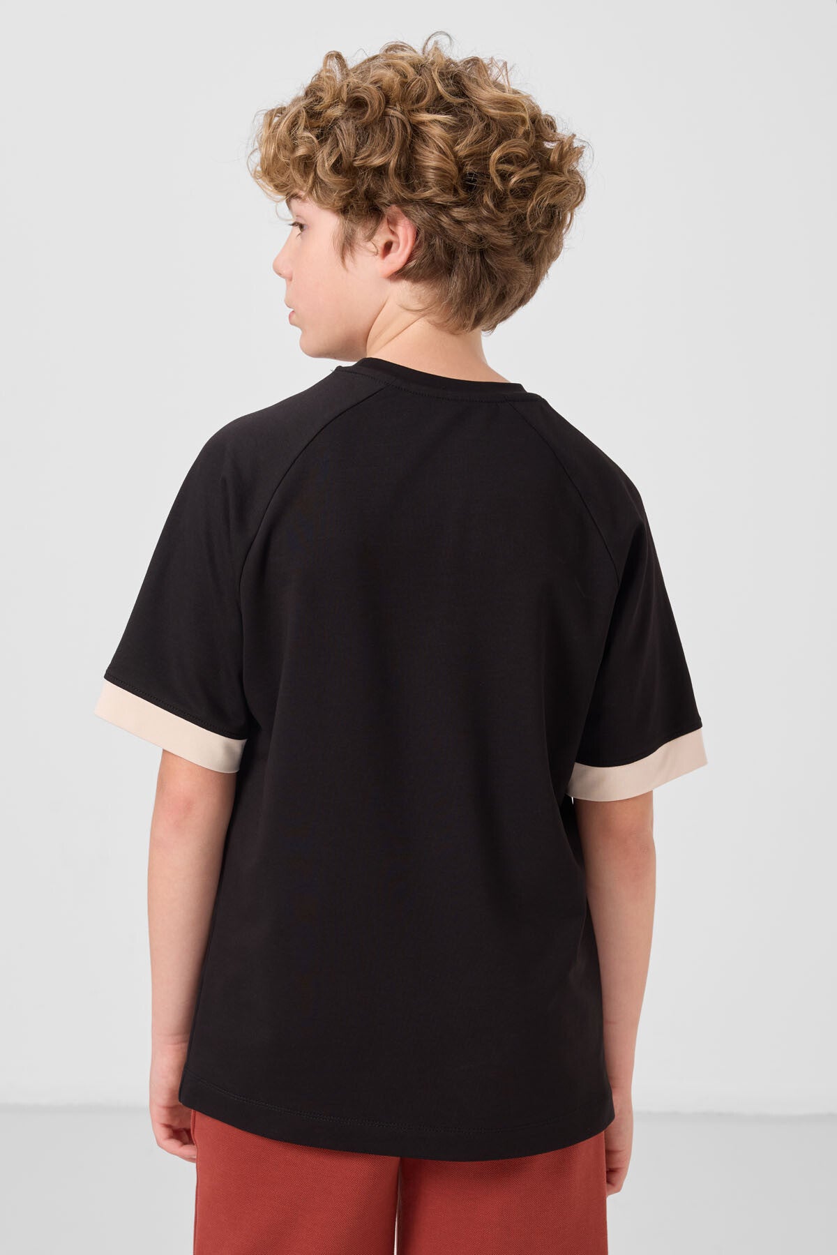 Siyah Pamuklu Yumuşak Dokulu Oversize Cep Detaylı Erkek Çocuk T-Shirt - 11295