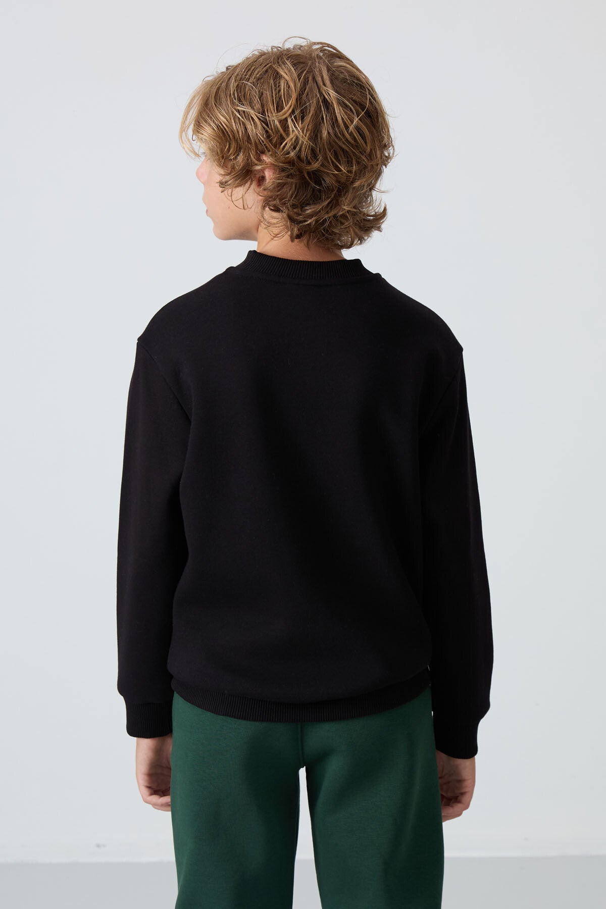 Siyah Pamuklu Kalın İçi Tüylü Yumuşak Dokulu Standart Fit Nakışlı Erkek Çocuk Sweatshirt - 11232