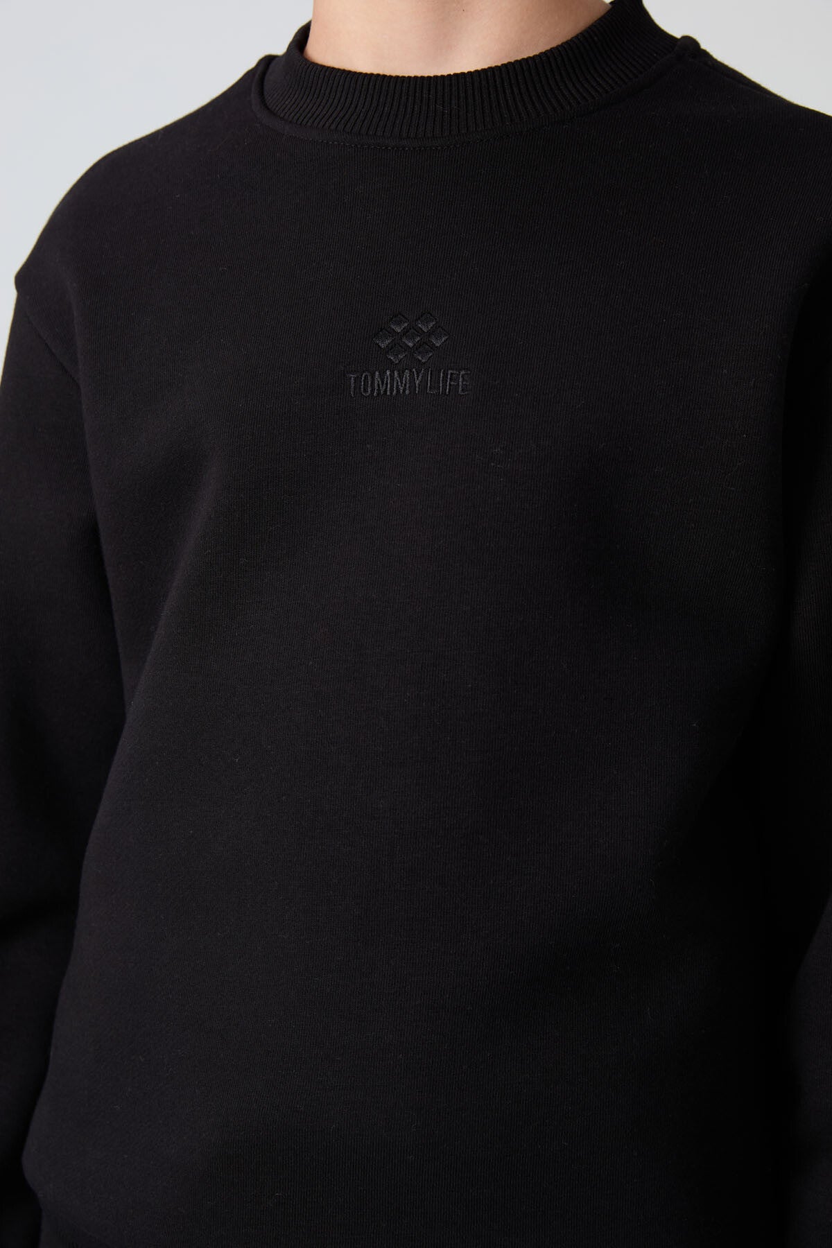 Siyah Pamuklu Kalın İçi Tüylü Yumuşak Dokulu Standart Fit Nakışlı Erkek Çocuk Sweatshirt - 11232