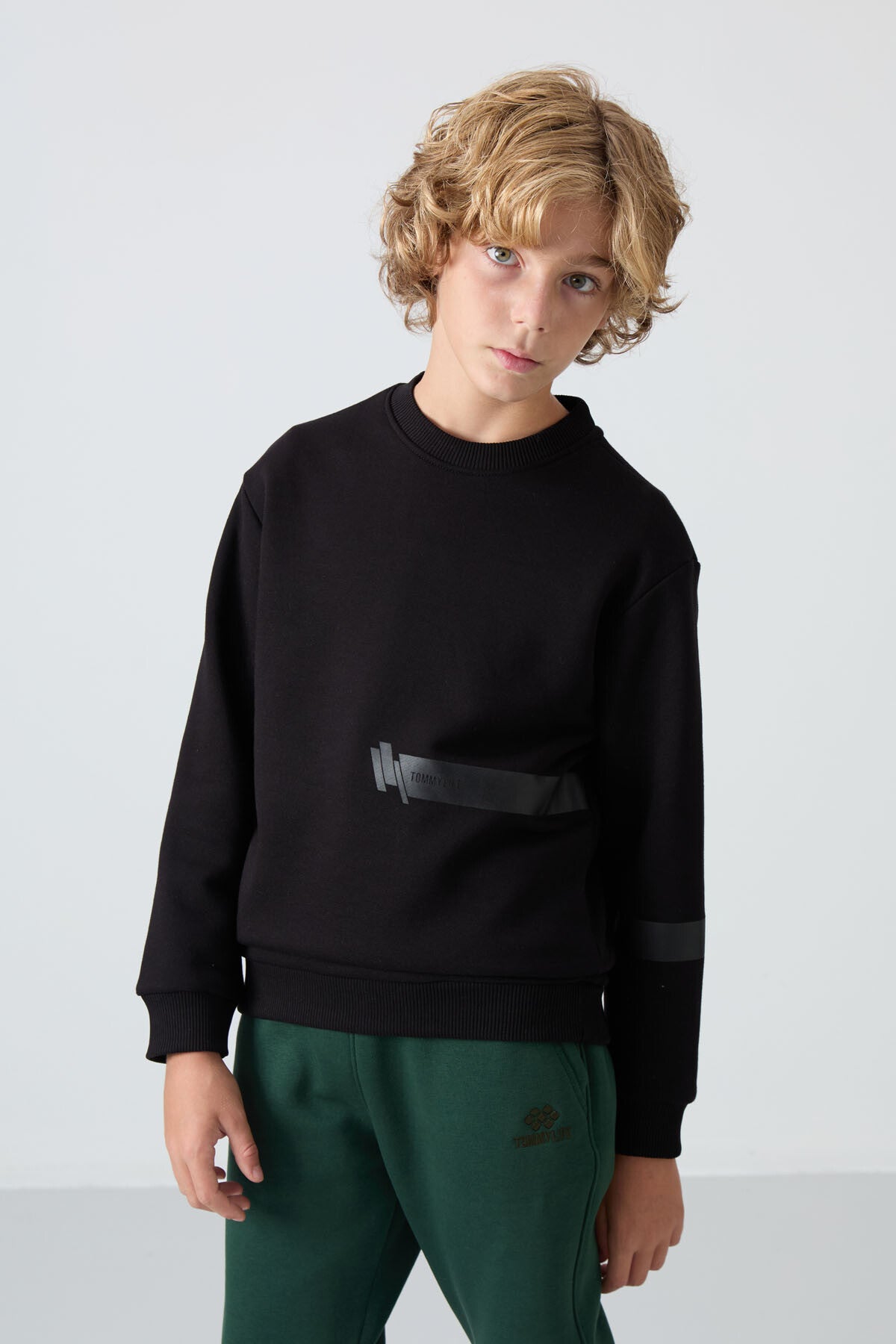 Siyah Pamuklu Kalın İçi Tüylü Yumuşak Dokulu Standart Fit Baskılı Erkek Çocuk Sweatshirt - 11238