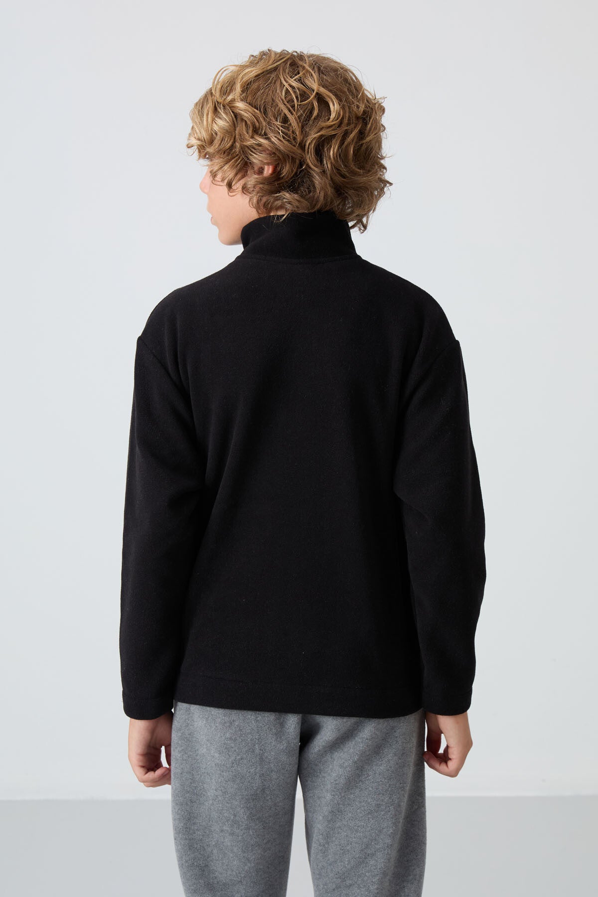 Siyah Kalın Yumuşak Dokulu Standart Fit Nakışlı Polar Erkek Çocuk Sweatshirt - 11221