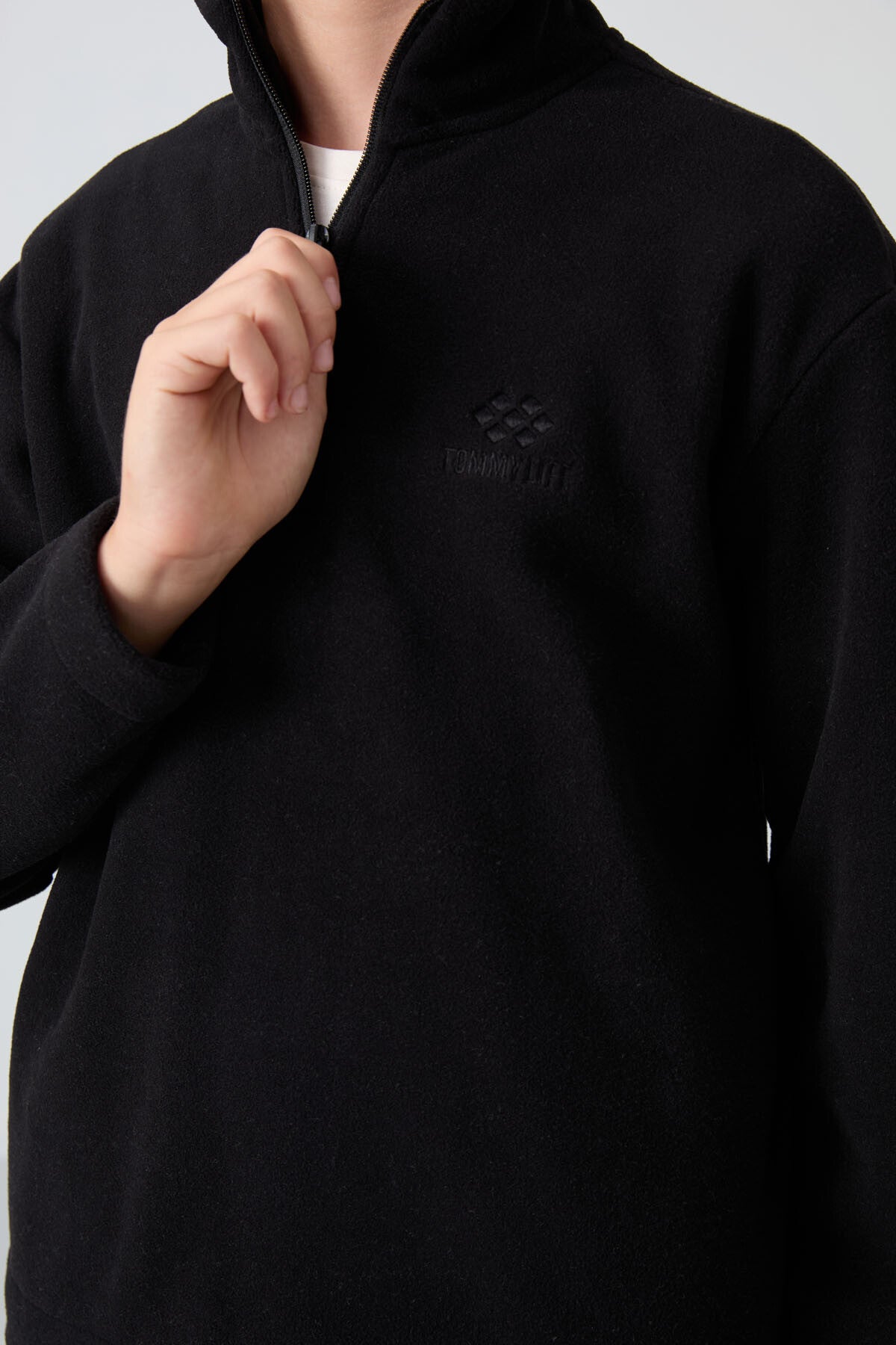 Siyah Kalın Yumuşak Dokulu Standart Fit Nakışlı Polar Erkek Çocuk Sweatshirt - 11221