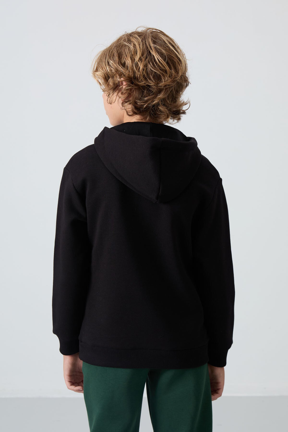 Siyah Pamuklu Kalın İçi Tüylü Yumuşak Dokulu Standart Fit Nakışlı Erkek Çocuk Sweatshirt - 11244