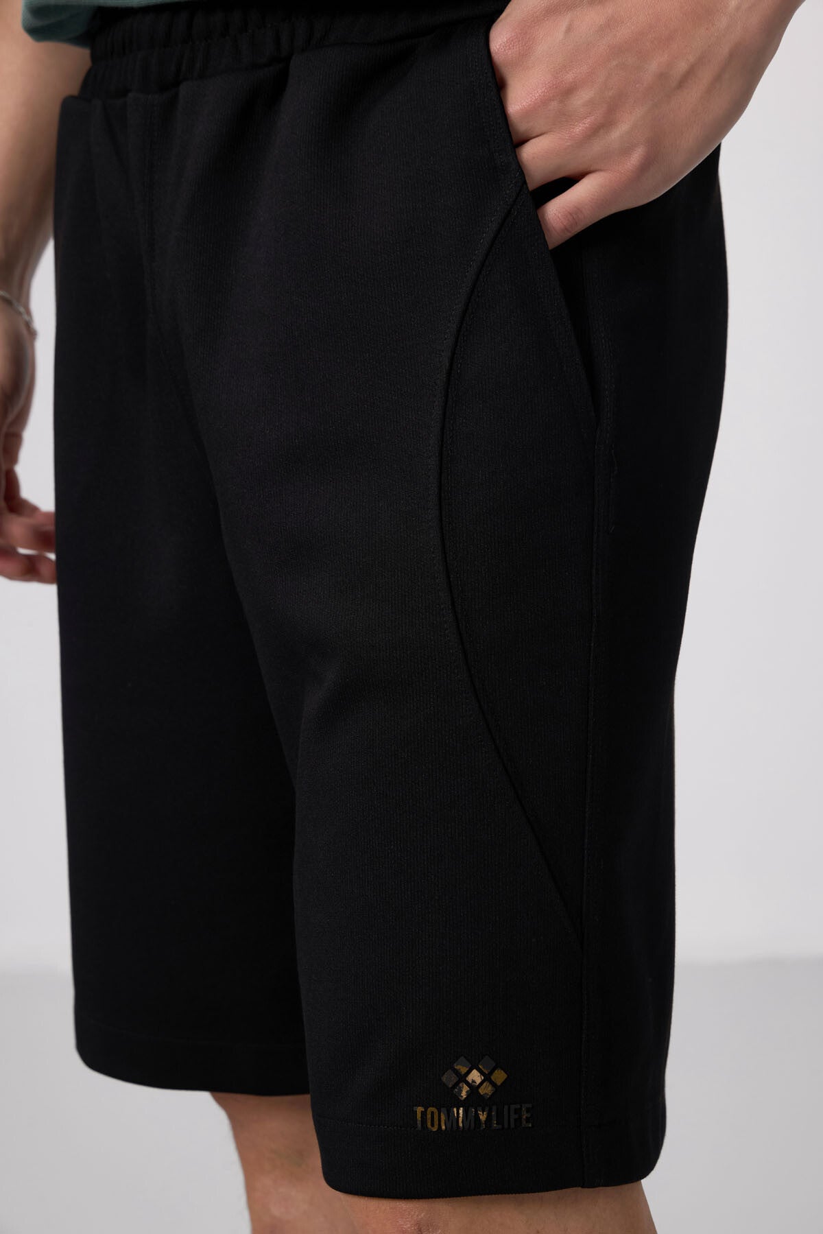 Siyah Yüzeyi Dokulu Oversize Erkek Şort - 81288