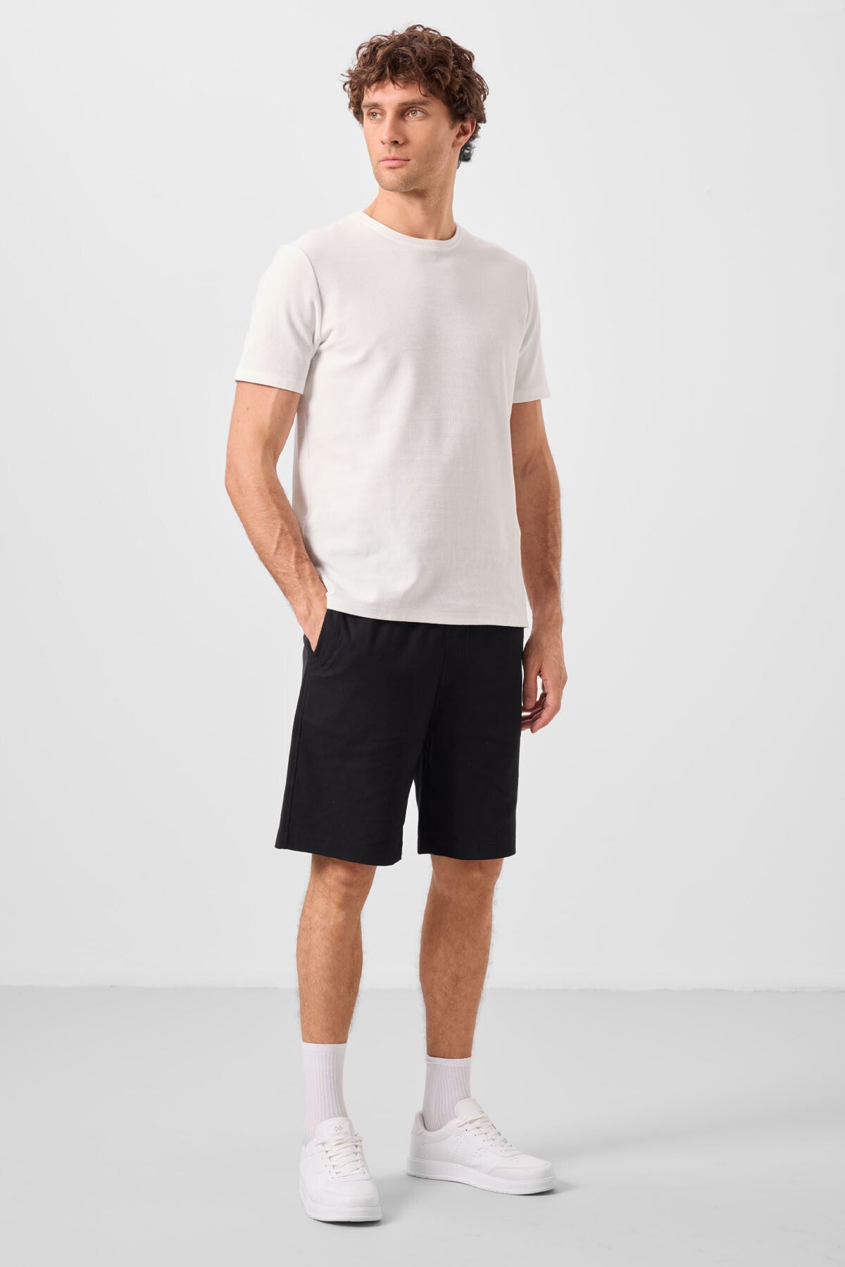 Siyah Standart Fit Dokuma Hafif Esnek Chino Erkek Şort - 81289