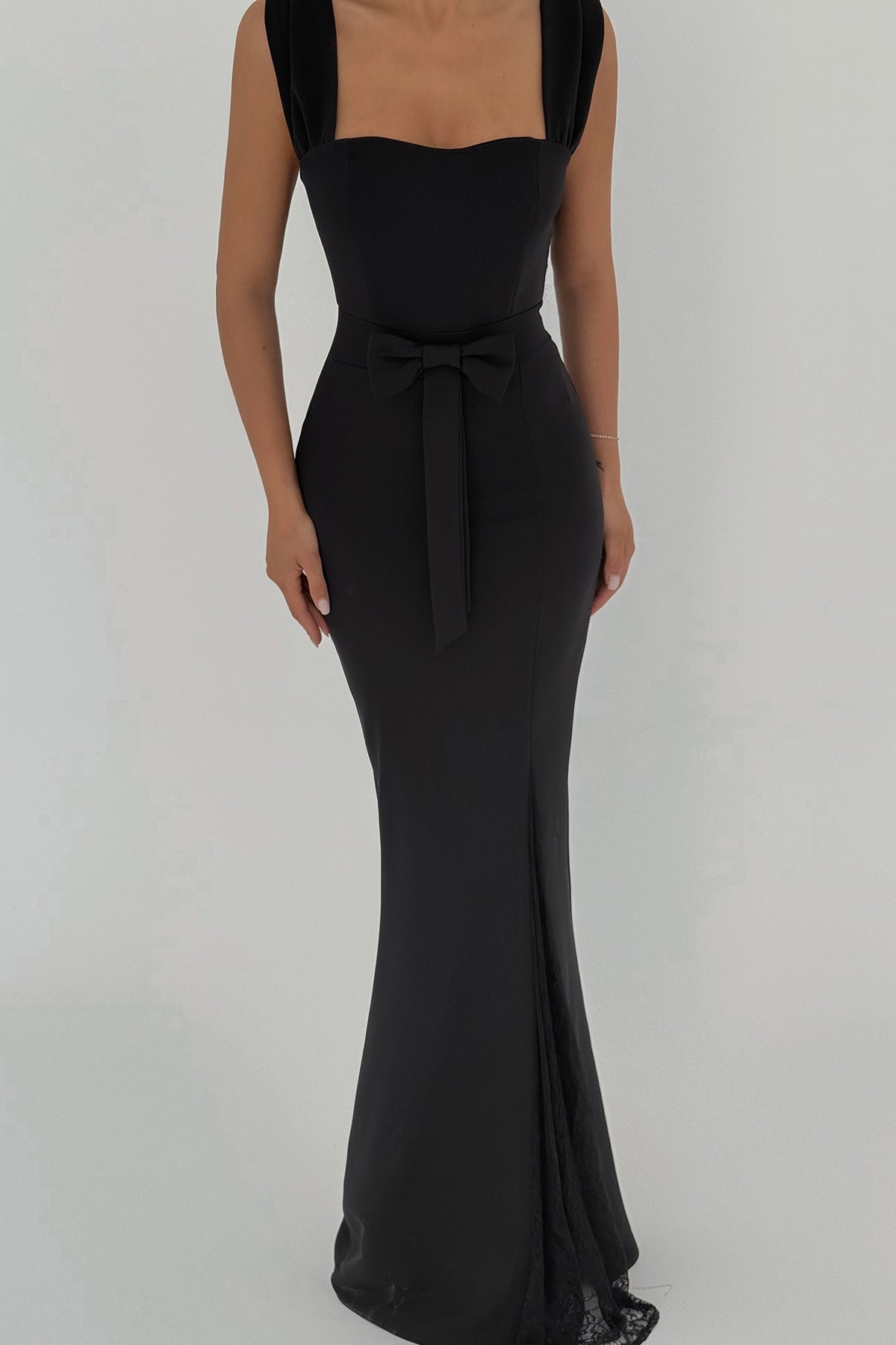 Siyah Remmy Yırtmacı Dantel Detaylı Uzun Elbise ATE-2576