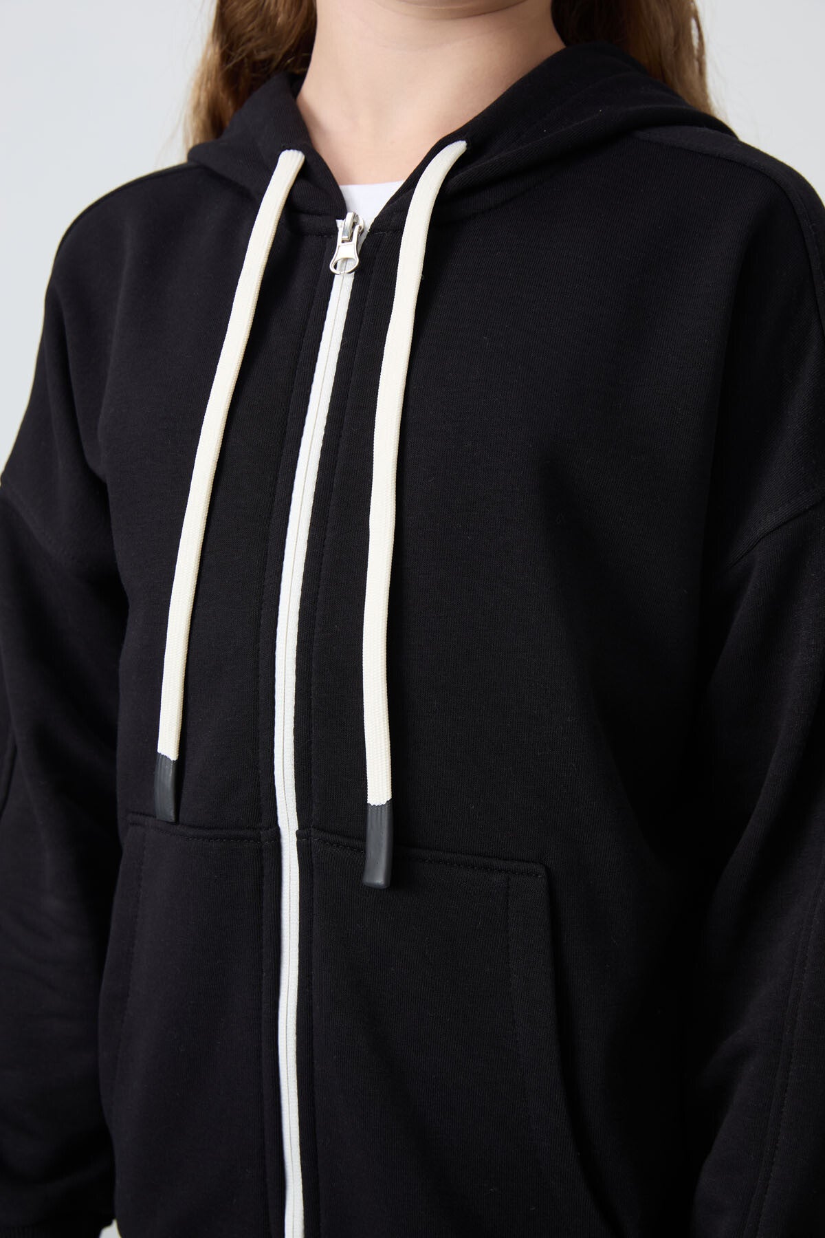 Siyah Pamuklu İçi Tüylü Yumuşak Dokulu Standart Fit Nakışlı Kız Çocuk Sweatshirt - 75149