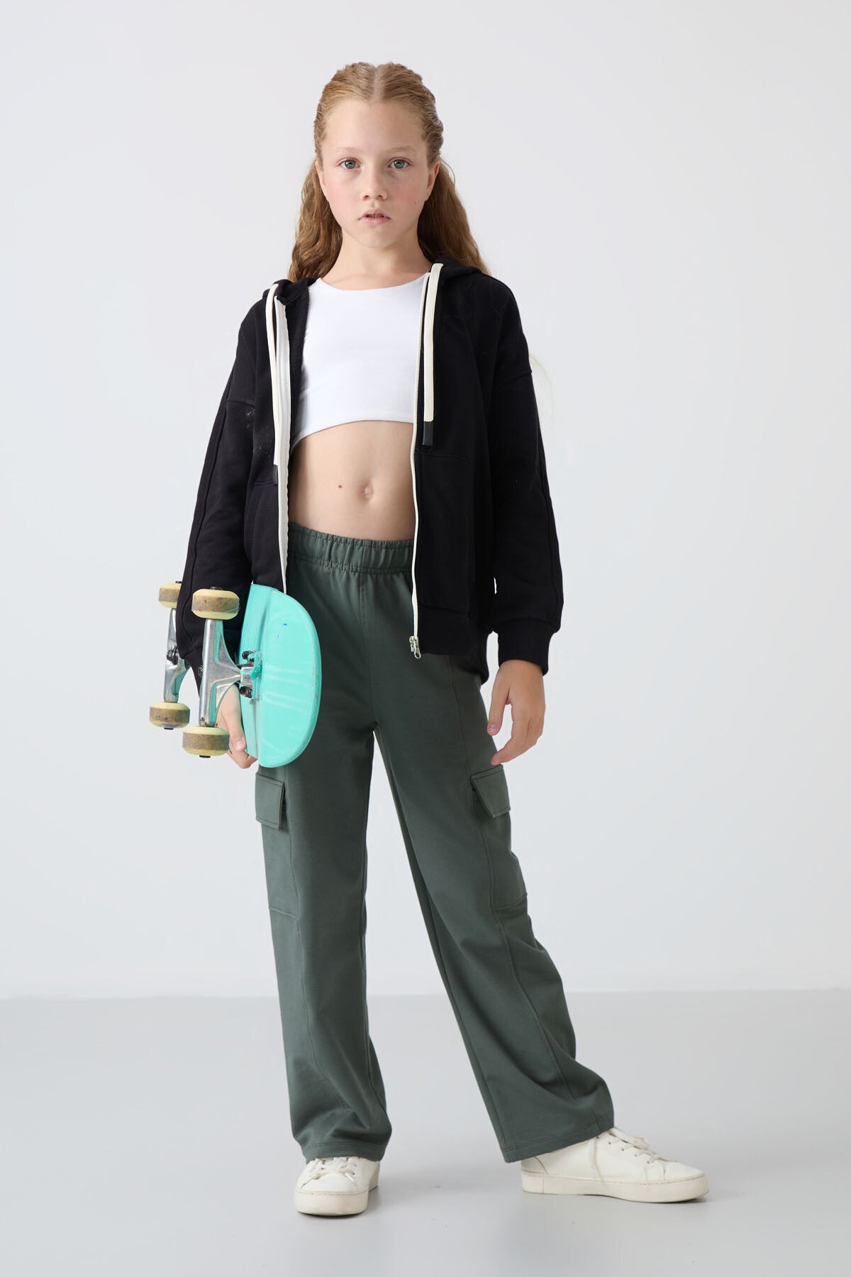 Siyah Pamuklu İçi Tüylü Yumuşak Dokulu Standart Fit Nakışlı Kız Çocuk Sweatshirt - 75149