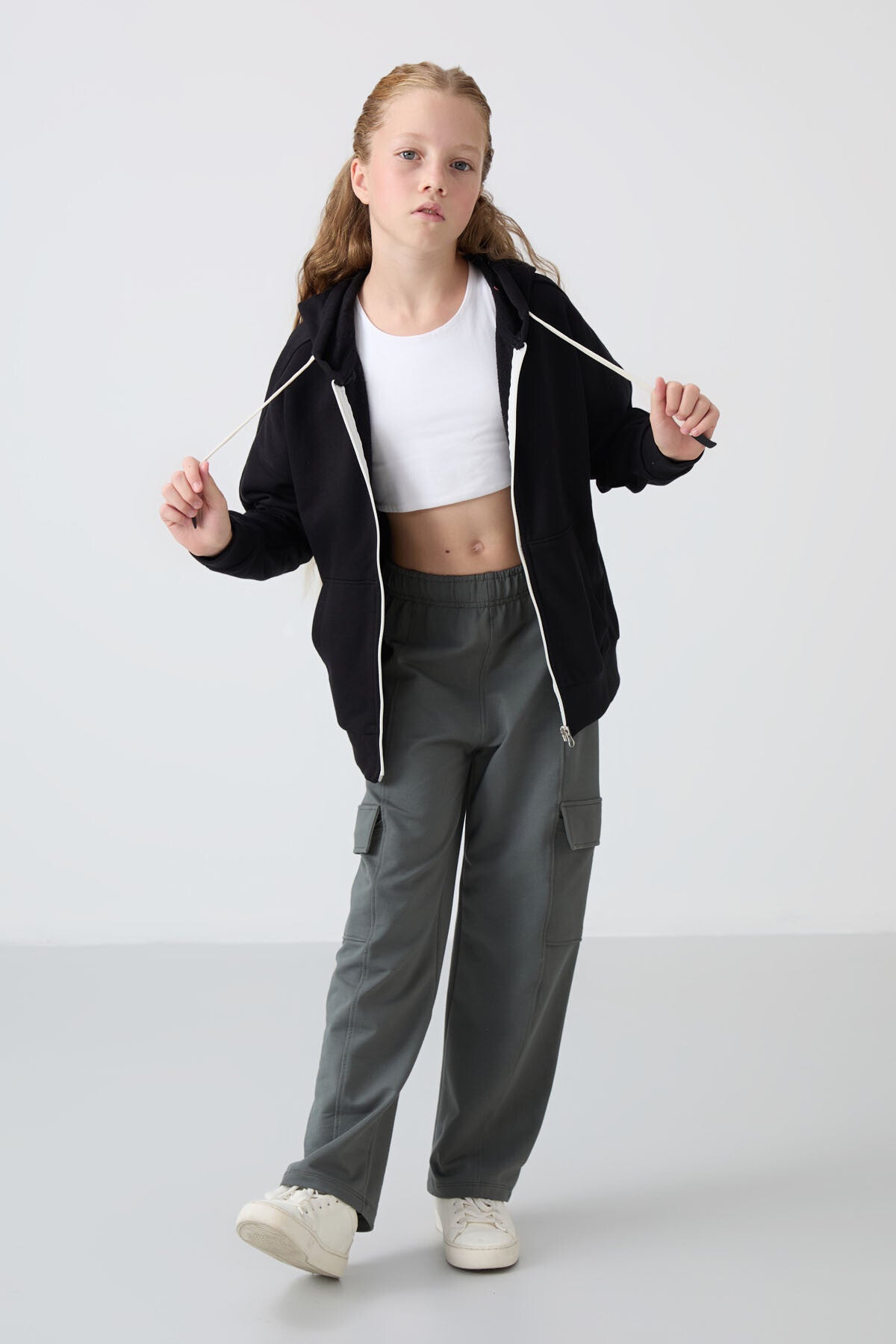 Siyah Pamuklu İçi Tüylü Yumuşak Dokulu Standart Fit Nakışlı Kız Çocuk Sweatshirt - 75149