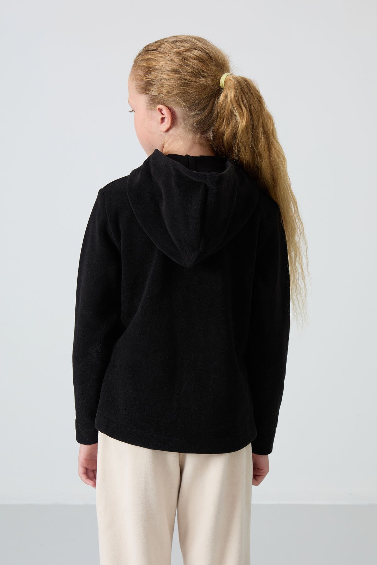 Siyah Kalın Yumuşak Dokulu Standart Fit Nakışlı Polar Kız Çocuk Sweatshirt - 75152