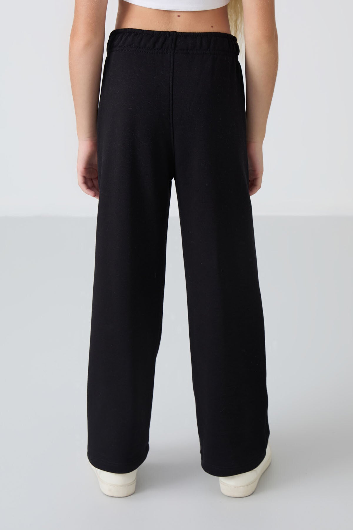 Siyah Pamuklu İçi Tüylü Yumuşak Dokulu Standart Fit Nakışlı Kız Çocuk Eşofman Alt - 75146