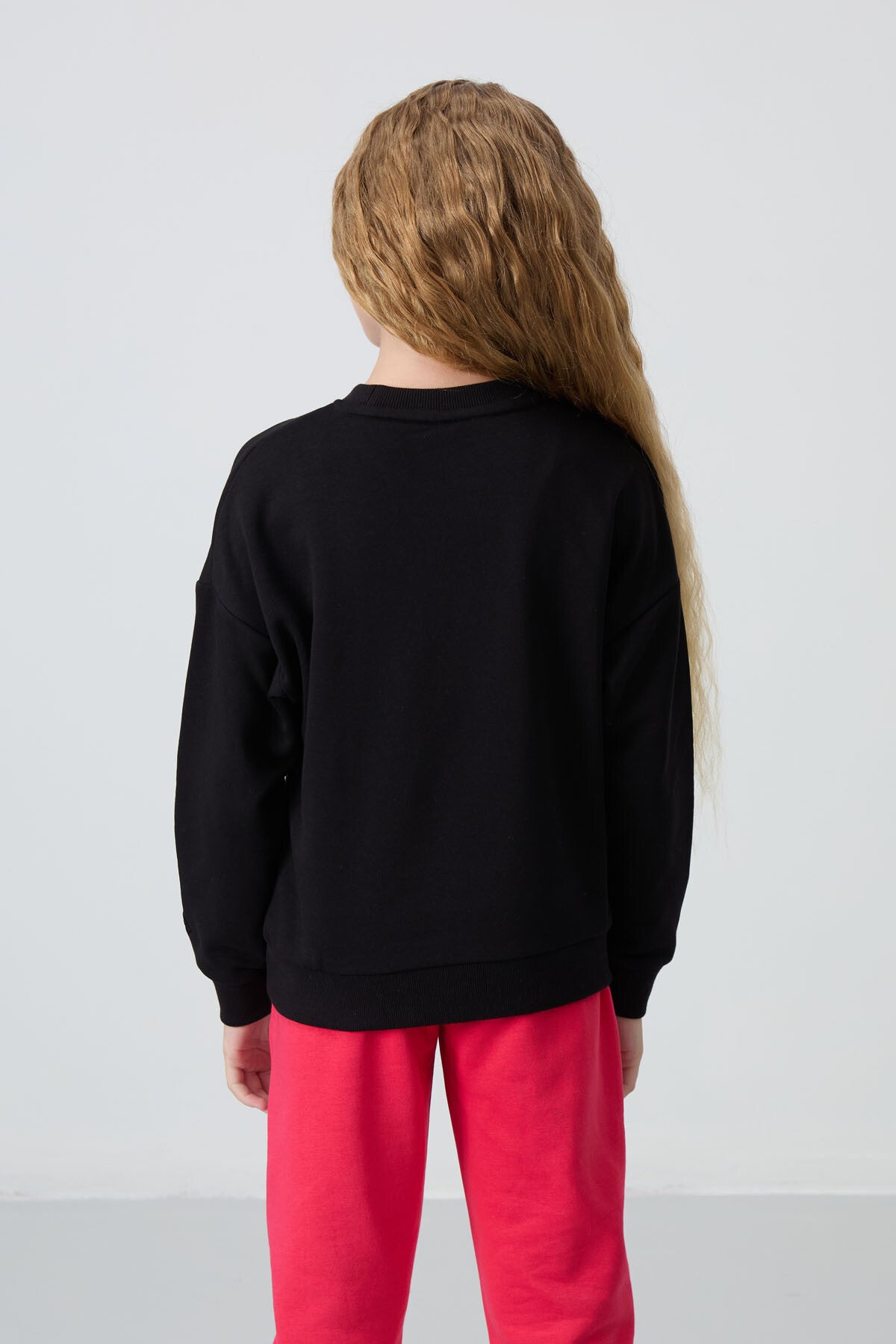 Siyah Pamuklu İçi Tüylü Yumuşak Dokulu Oversize Nakışlı Kız Çocuk Sweatshirt - 75150