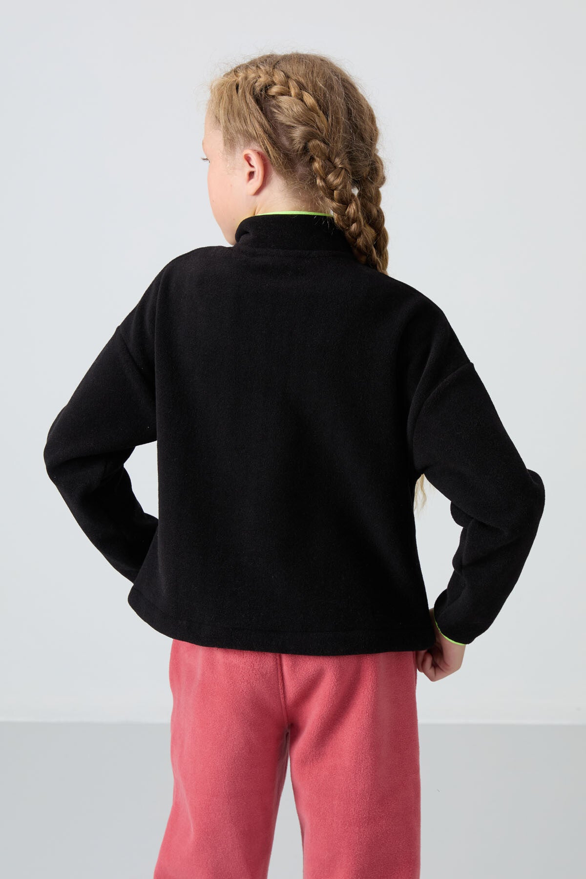 Siyah Kalın Yumuşak Dokulu Standart Fit Nakışlı Polar Kız Çocuk Sweatshirt - 75151