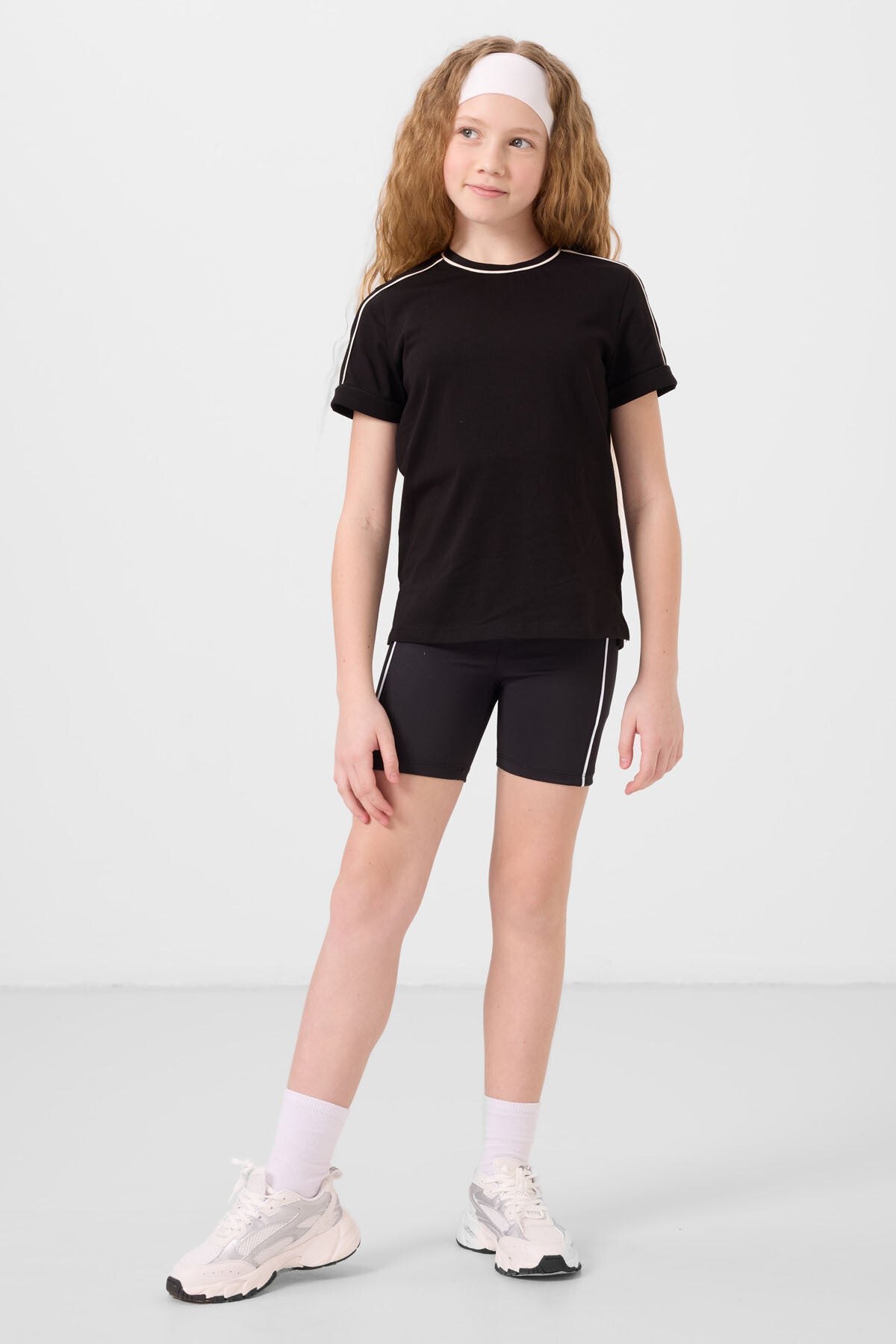 Siyah Pamuklu O Yaka Standart Fit Basic Kız Çocuk T-Shirt - 75177