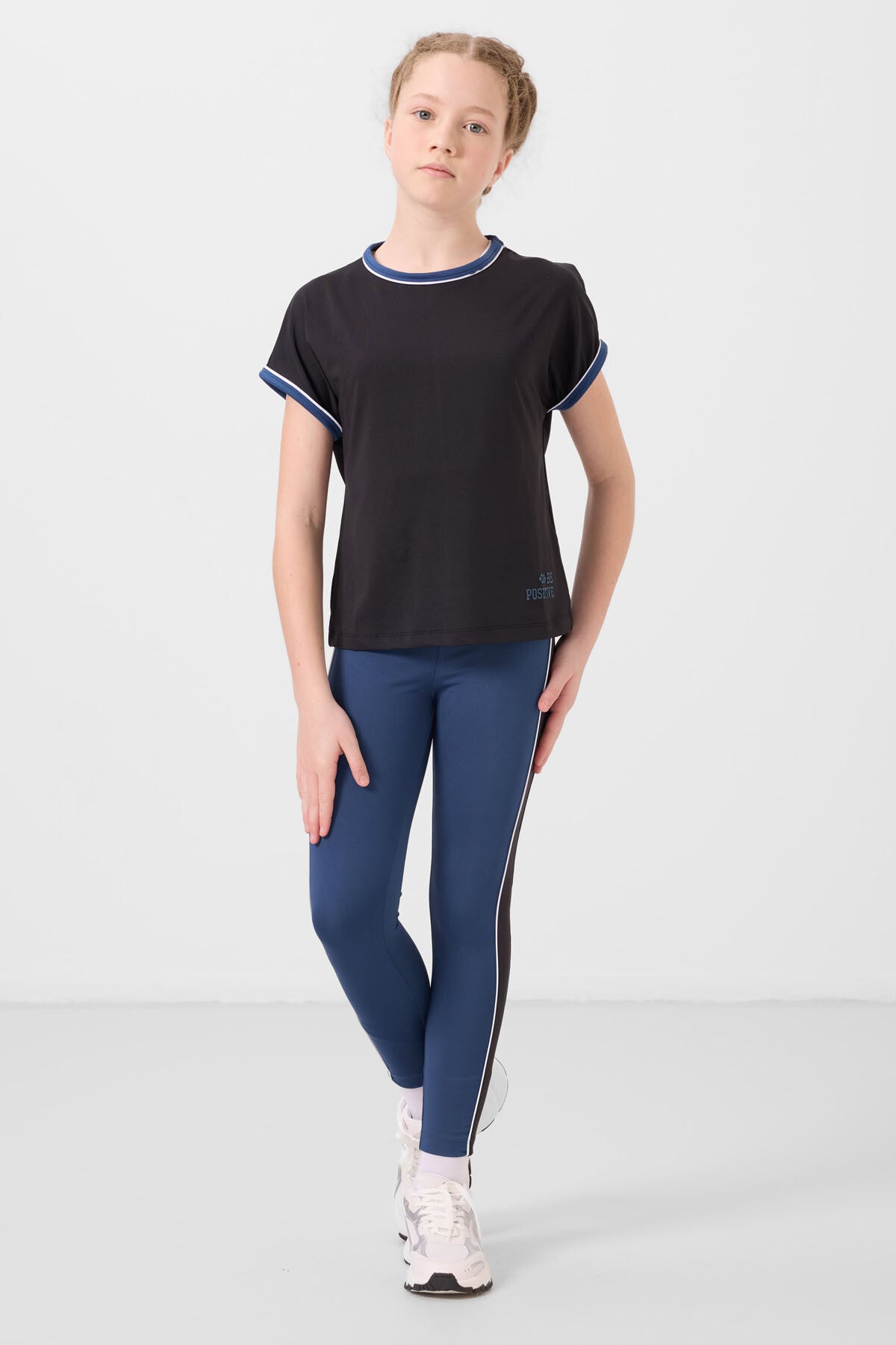 Siyah-Parlament O Yaka Yan Şerit Detaylı Standart Fit Performans Kız Çocuk Tayt Takım - 75191