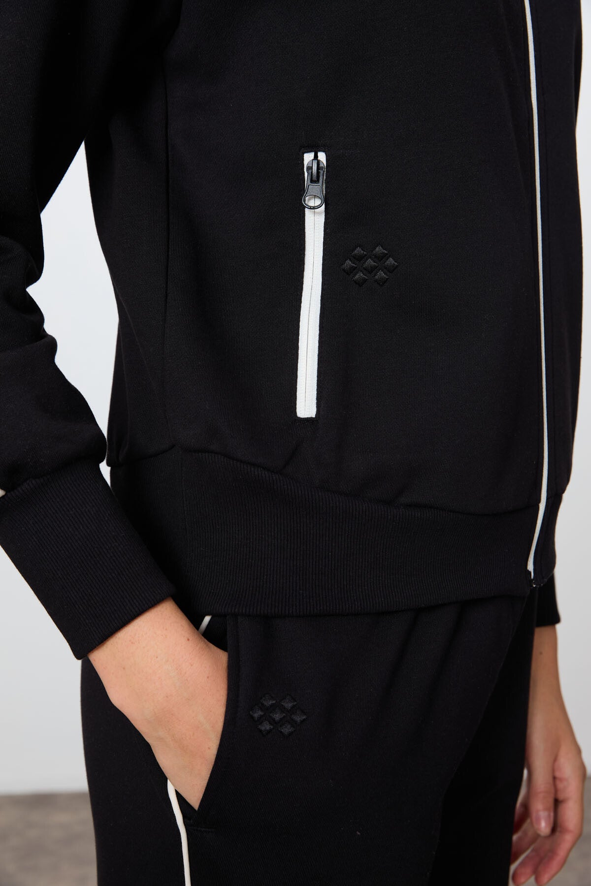 Siyah Kompakt Pamuklu Kalın Pürüzsüz Dokulu Dik Yaka Oversize Fit Kadın Eşofman Takım - 95340