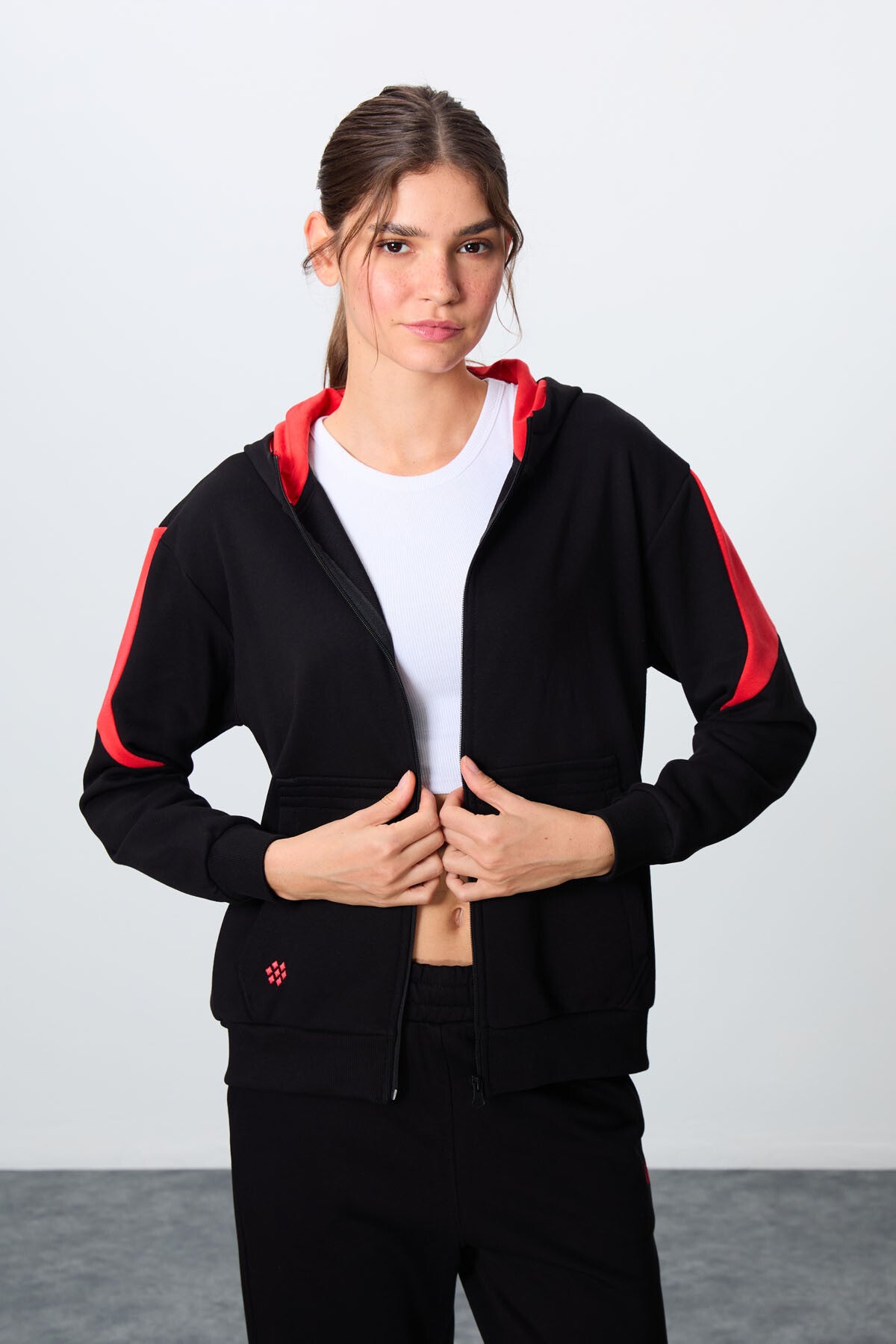 Siyah Kompakt Pamuklu Kalın Pürüzsüz Dokulu Kapüşonlu Oversize Fit Kadın Eşofman Takım - 95343