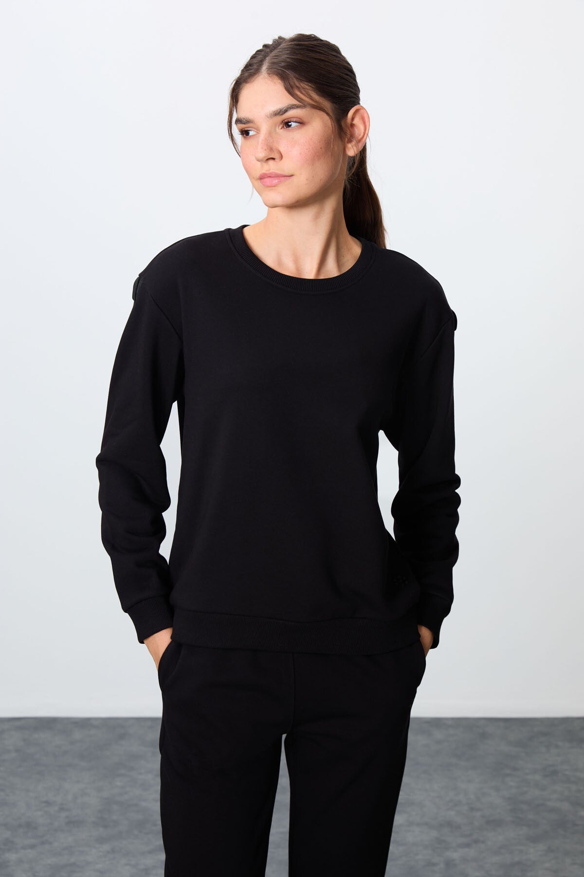 Siyah Kompakt Pamuklu Kalın Pürüzsüz Dokulu O Yaka Oversize Fit Kadın Eşofman Takım - 95341