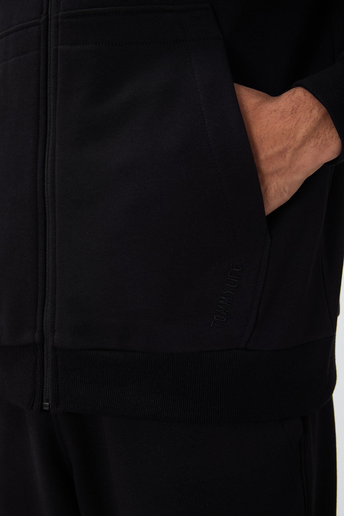 Siyah Kompakt Pamuklu Kalın Pürüzsüz Dokulu Kapüşonlu Comfort Fit Erkek Eşofman Takım - 85262