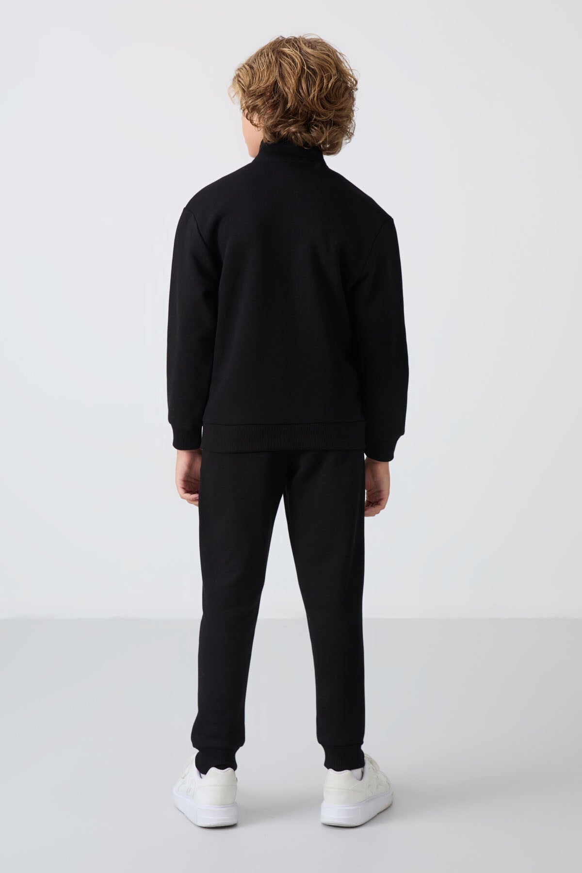 Siyah Pamuklu Kalın İçi Tüylü Yumuşak Dokulu Standart Fit Nakışlı Erkek Çocuk Eşofman Takım - 11256