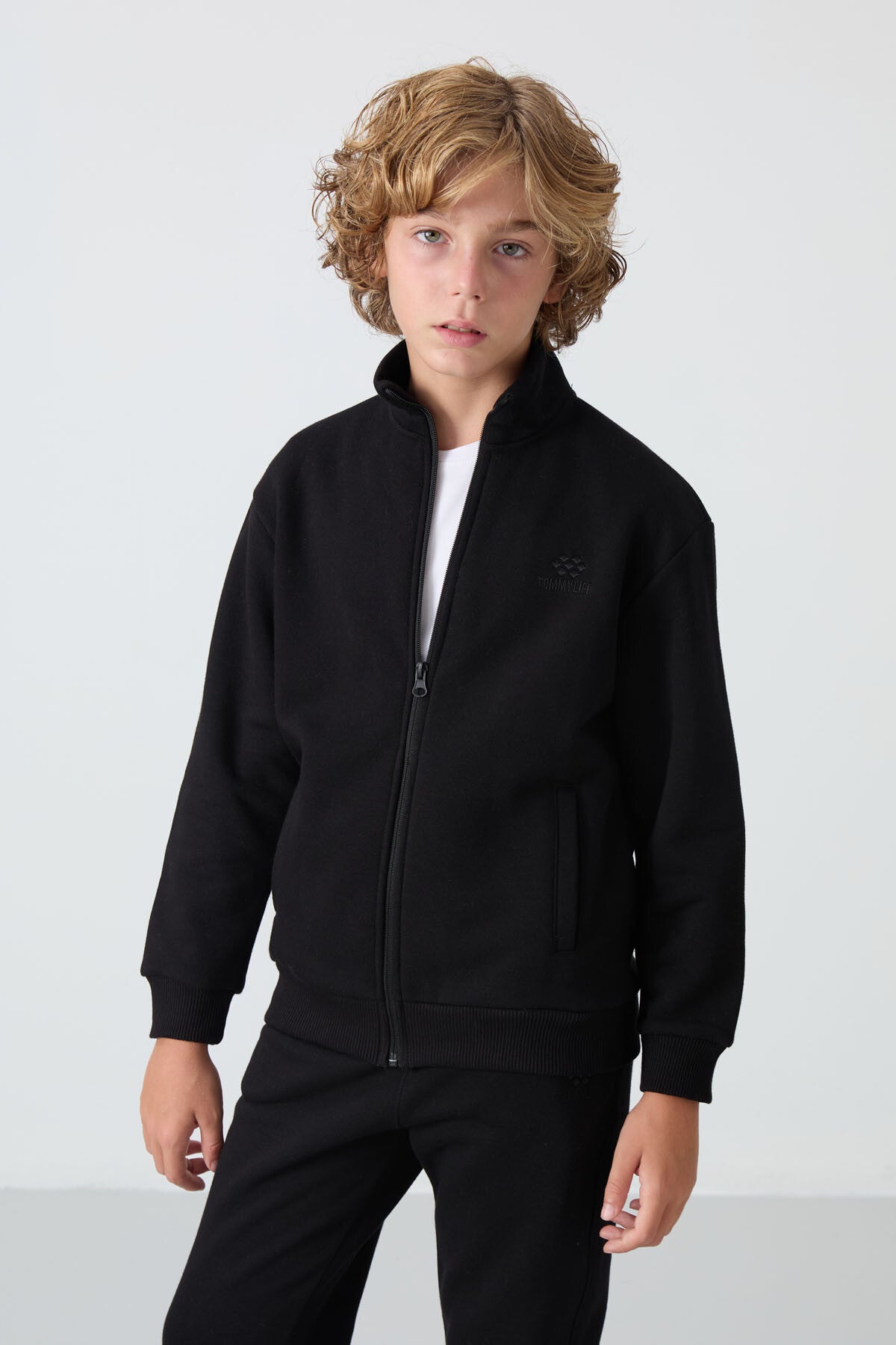 Siyah Pamuklu Kalın İçi Tüylü Yumuşak Dokulu Standart Fit Nakışlı Erkek Çocuk Eşofman Takım - 11256