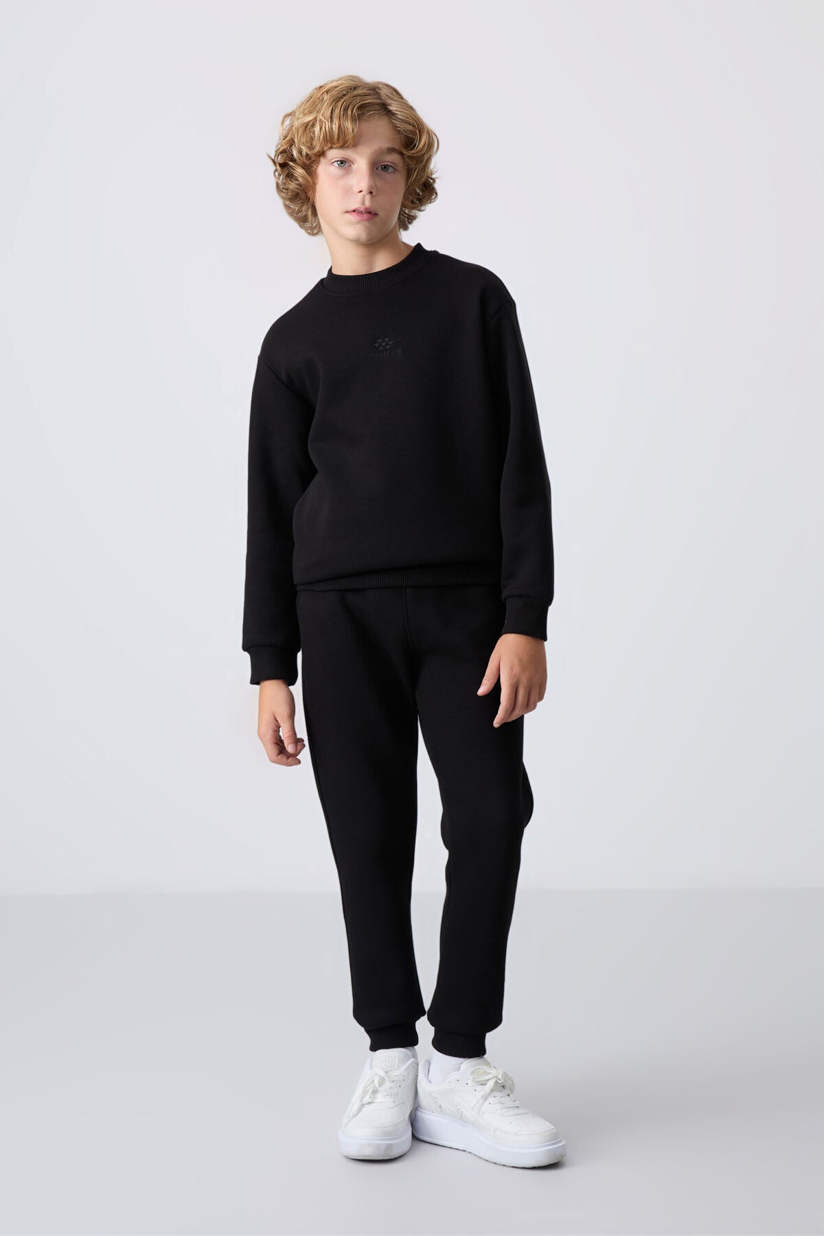 Siyah Pamuklu Kalın İçi Tüylü Yumuşak Dokulu Standart Fit Nakışlı Erkek Çocuk Eşofman Takım - 11249