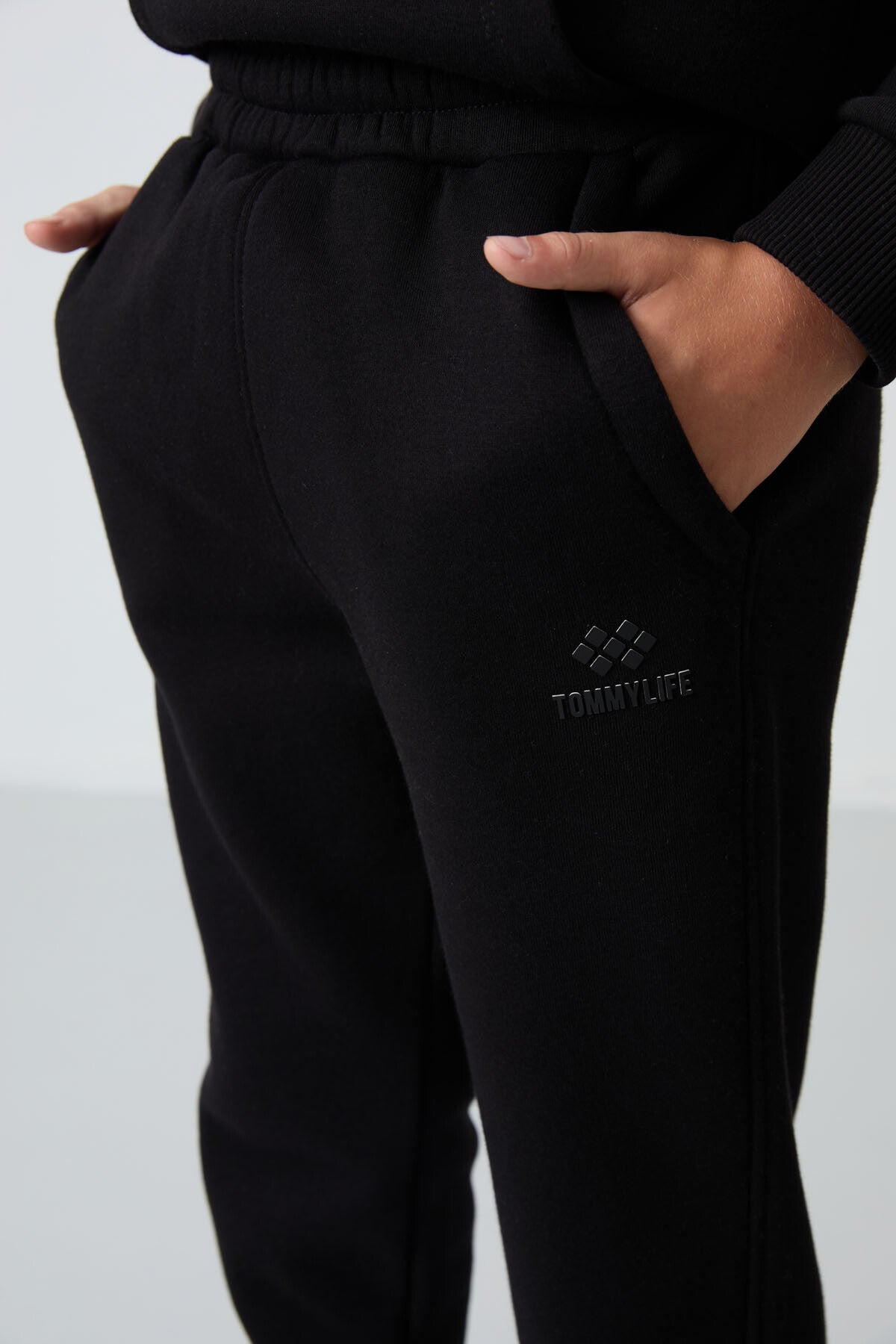 Siyah Pamuklu Kalın İçi Tüylü Yumuşak Dokulu Standart Fit Nakışlı Erkek Çocuk Eşofman Takım - 11255