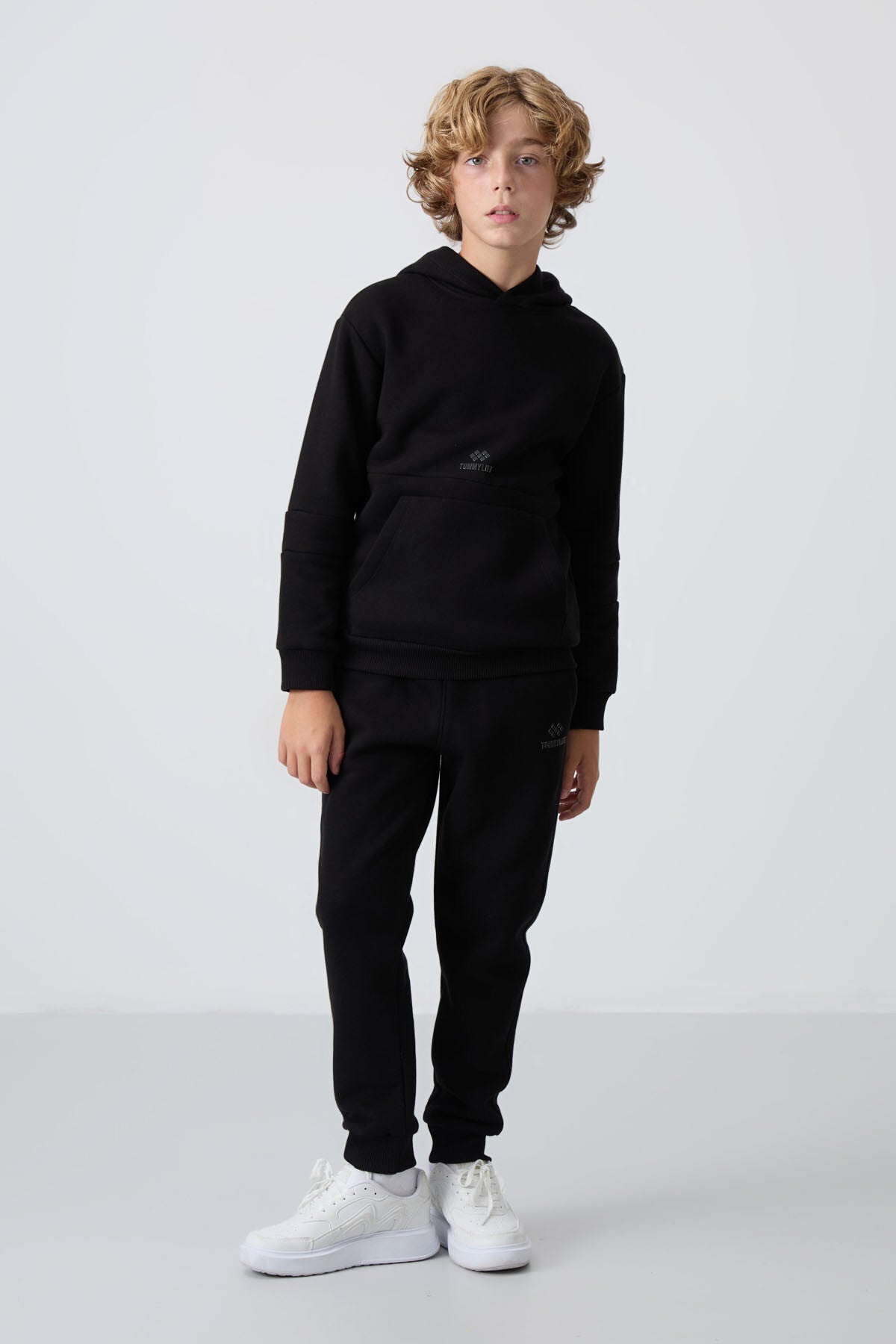 Siyah Pamuklu Kalın İçi Tüylü Yumuşak Dokulu Standart Fit Nakışlı Erkek Çocuk Eşofman Takım - 11255