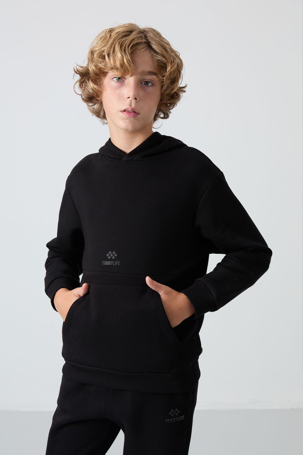 Siyah Pamuklu Kalın İçi Tüylü Yumuşak Dokulu Standart Fit Nakışlı Erkek Çocuk Eşofman Takım - 11255