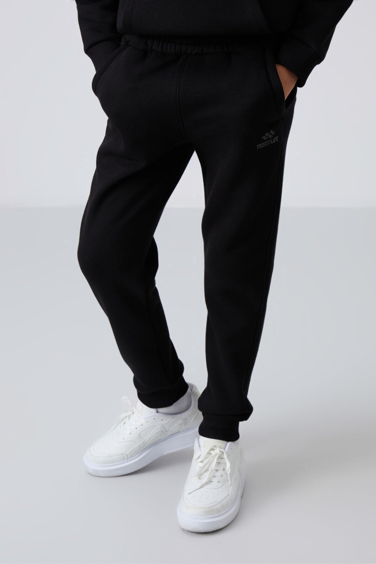 Siyah Pamuklu Kalın İçi Tüylü Yumuşak Dokulu Standart Fit Nakışlı Erkek Çocuk Eşofman Takım - 11255