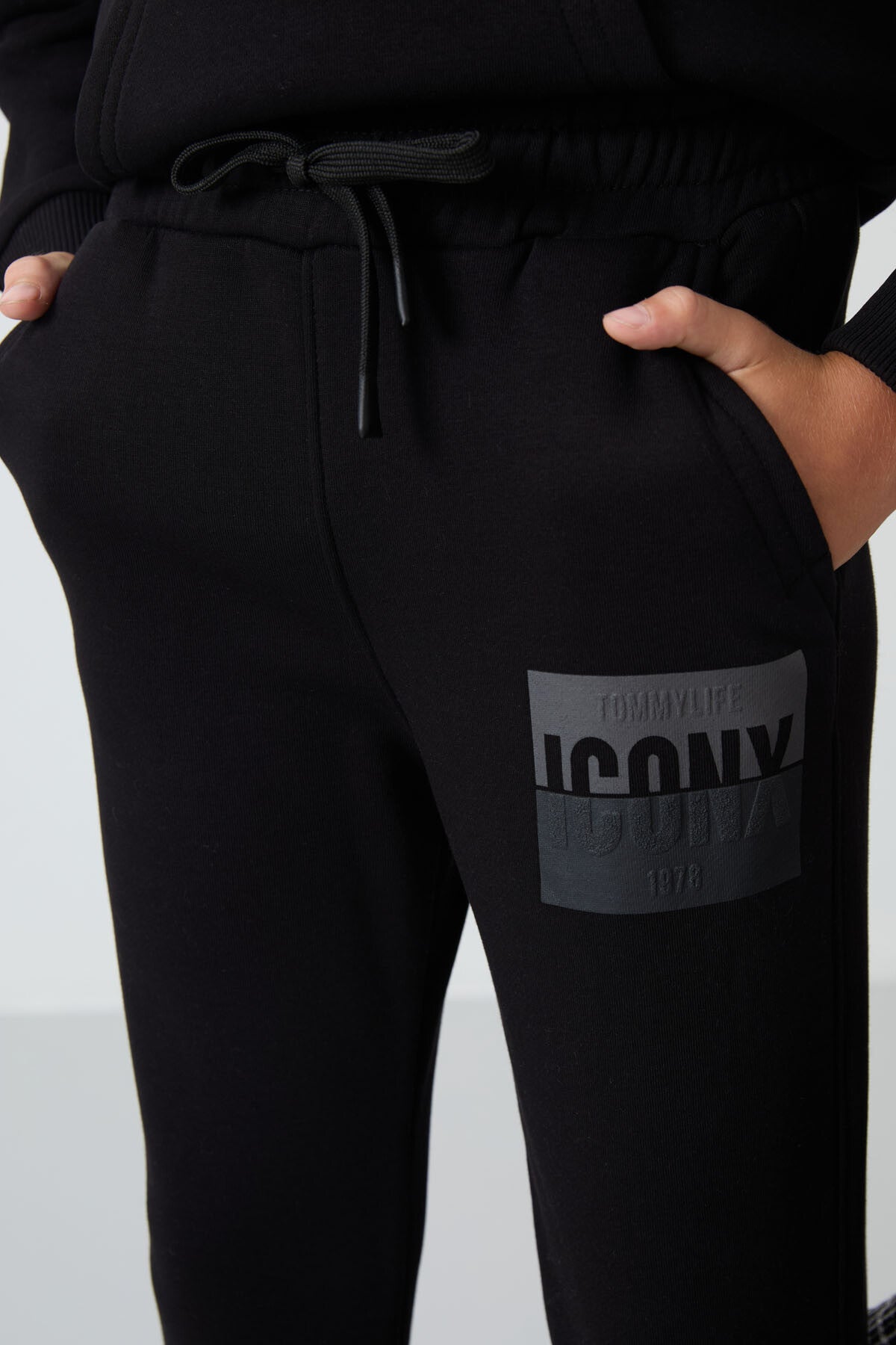 Siyah Pamuklu Kalın İçi Tüylü Yumuşak Dokulu Standart Fit Baskılı Erkek Çocuk Eşofman Takım - 11246