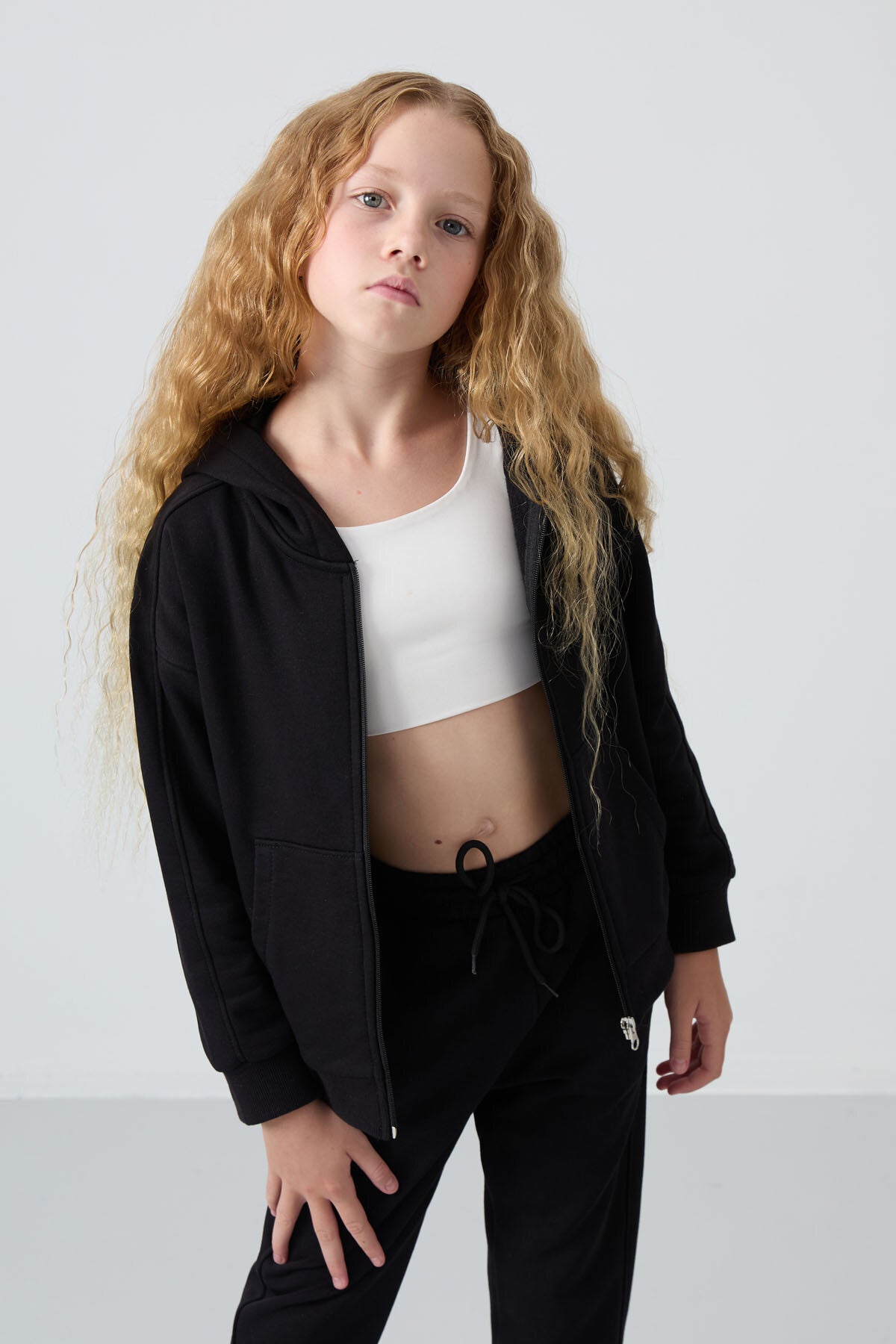 Siyah Pamuklu İçi Tüylü Yumuşak Dokulu Standart Fit Nakışlı Kız Çocuk Eşofman Takım - 75148