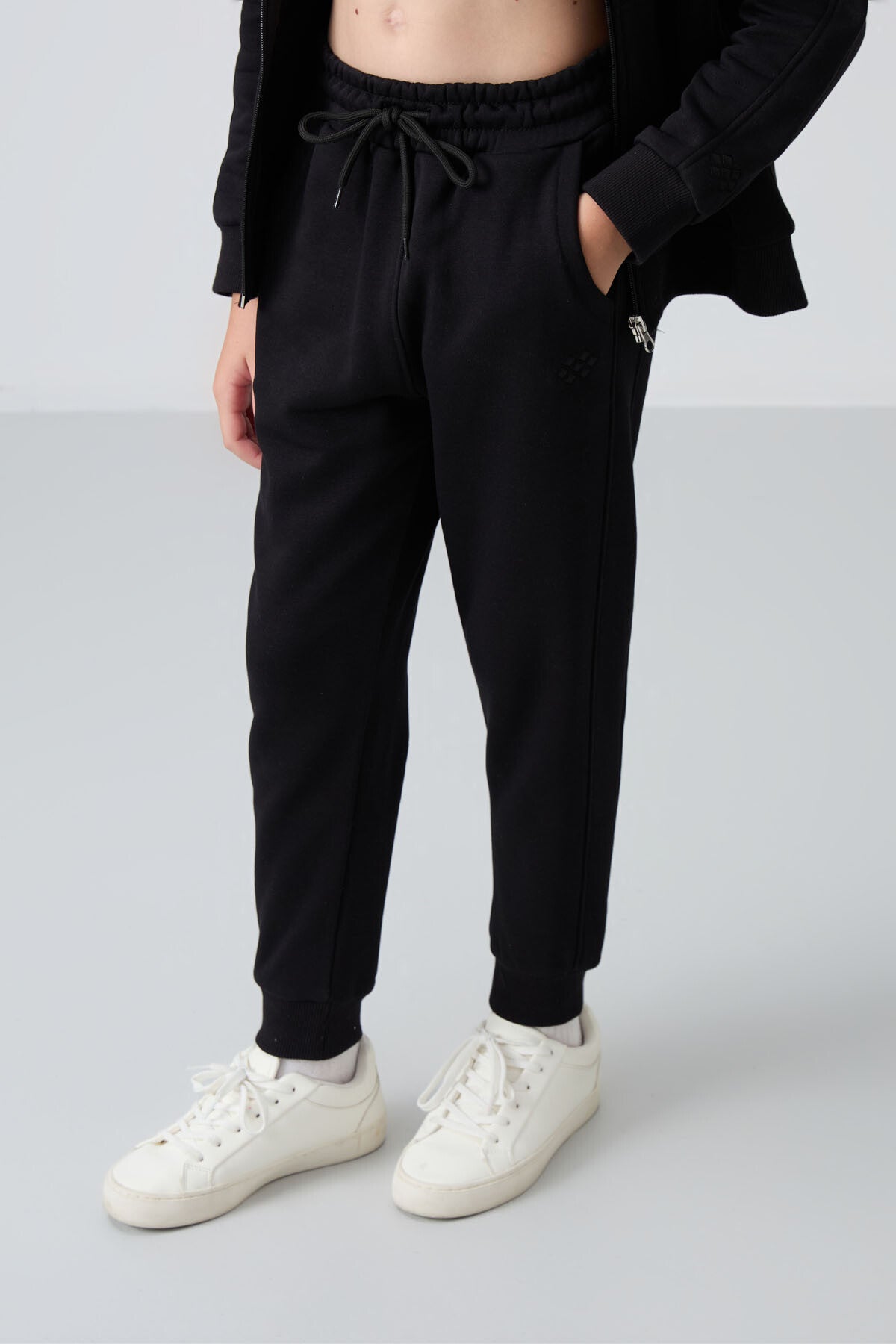 Siyah Pamuklu İçi Tüylü Yumuşak Dokulu Standart Fit Nakışlı Kız Çocuk Eşofman Takım - 75148