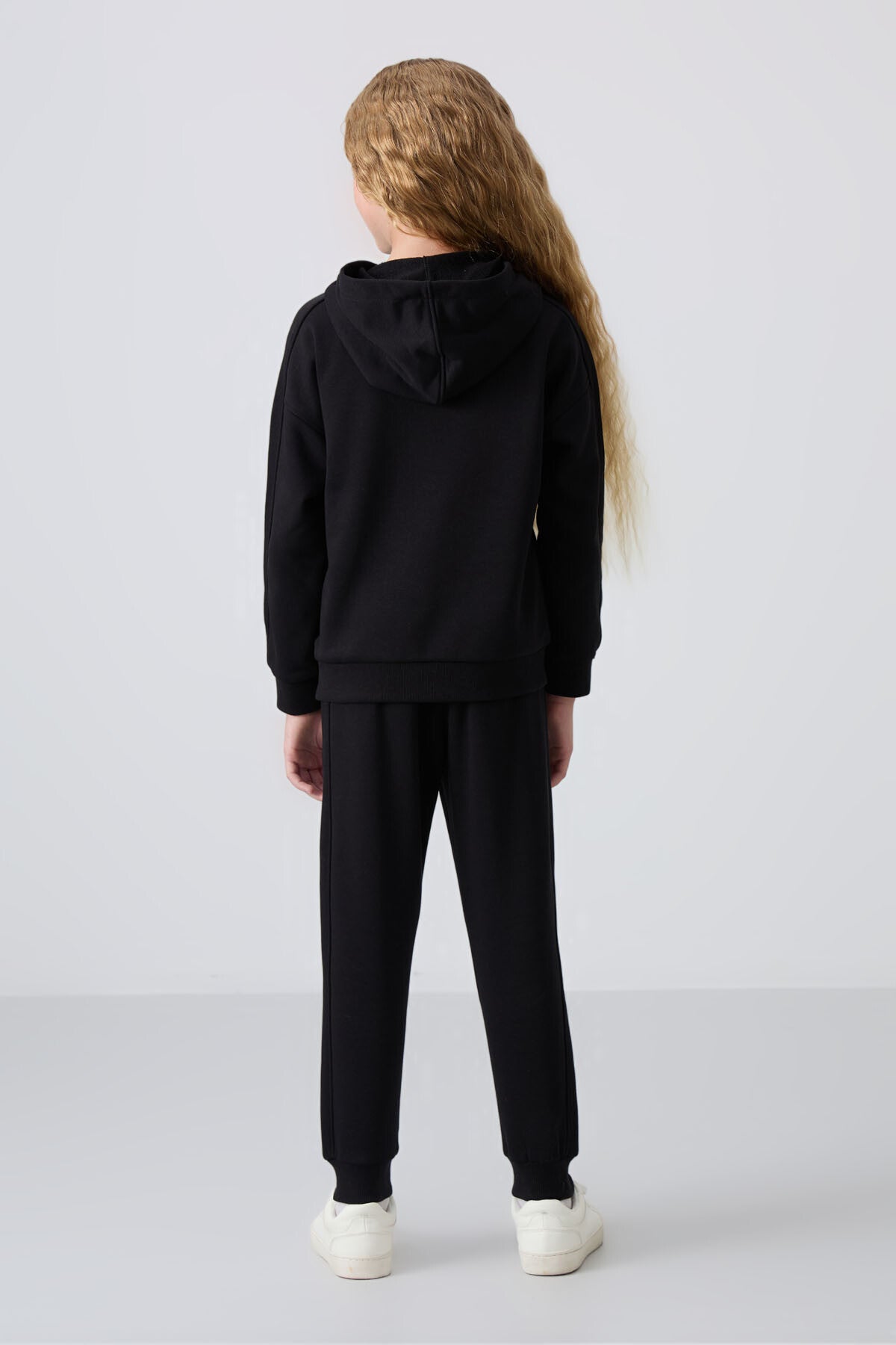 Siyah Pamuklu İçi Tüylü Yumuşak Dokulu Standart Fit Nakışlı Kız Çocuk Eşofman Takım - 75148