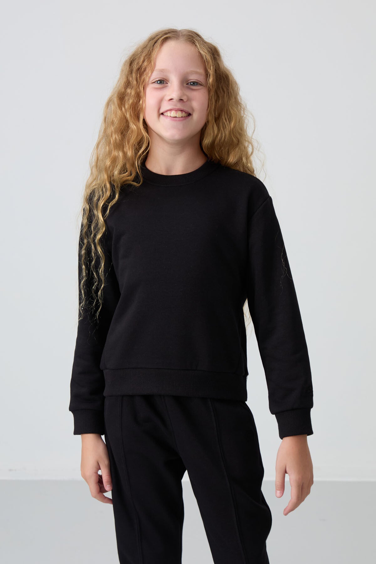 Siyah Pamuklu İçi Tüylü Yumuşak Dokulu Oversize Nakışlı Kız Çocuk Eşofman Takım - 75145