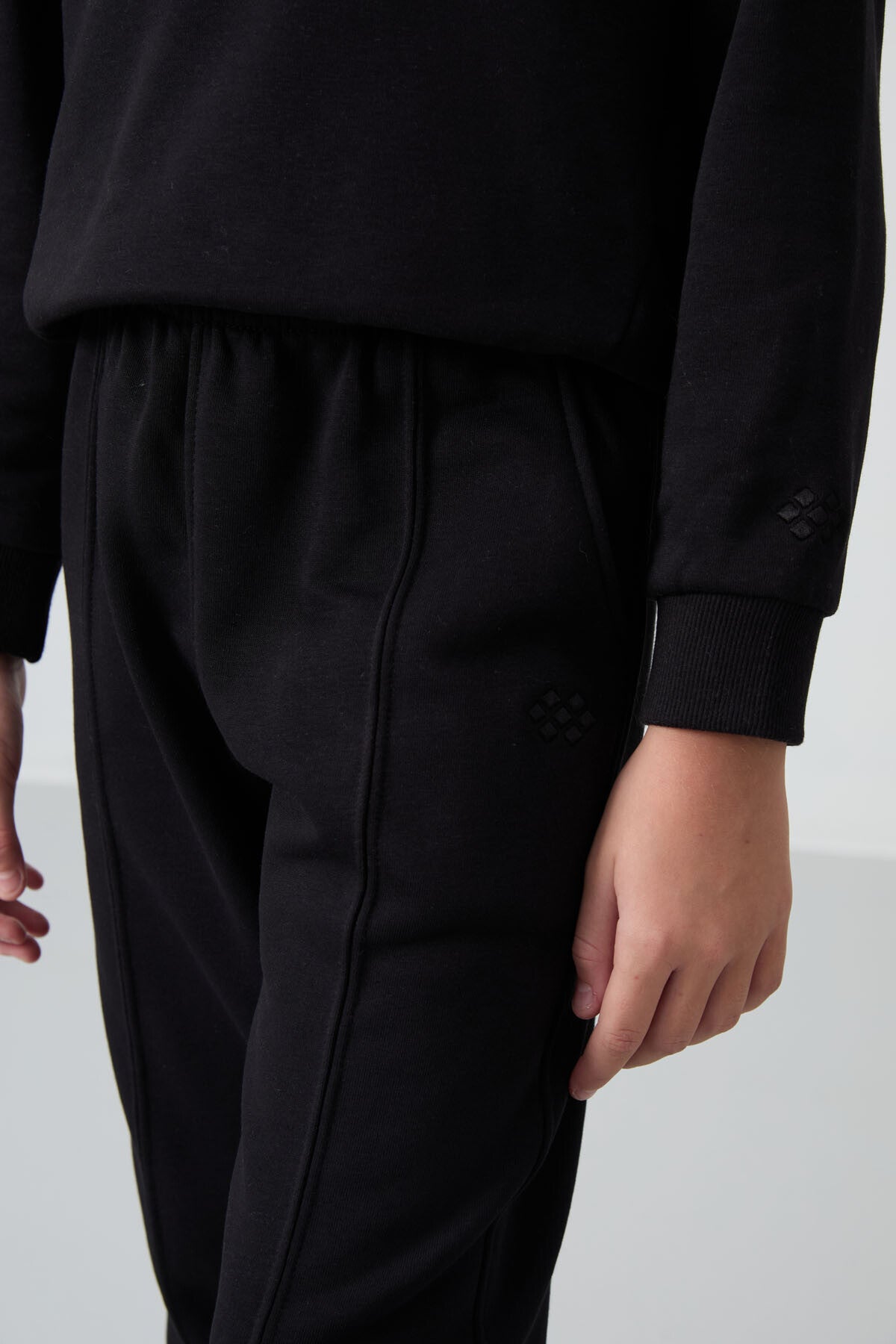 Siyah Pamuklu İçi Tüylü Yumuşak Dokulu Oversize Nakışlı Kız Çocuk Eşofman Takım - 75145