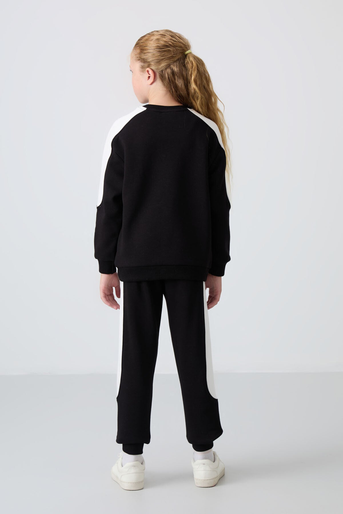 Siyah Pamuklu İçi Tüylü Yumuşak Dokulu Standart Fit Nakışlı Kız Çocuk Eşofman Takım - 75170