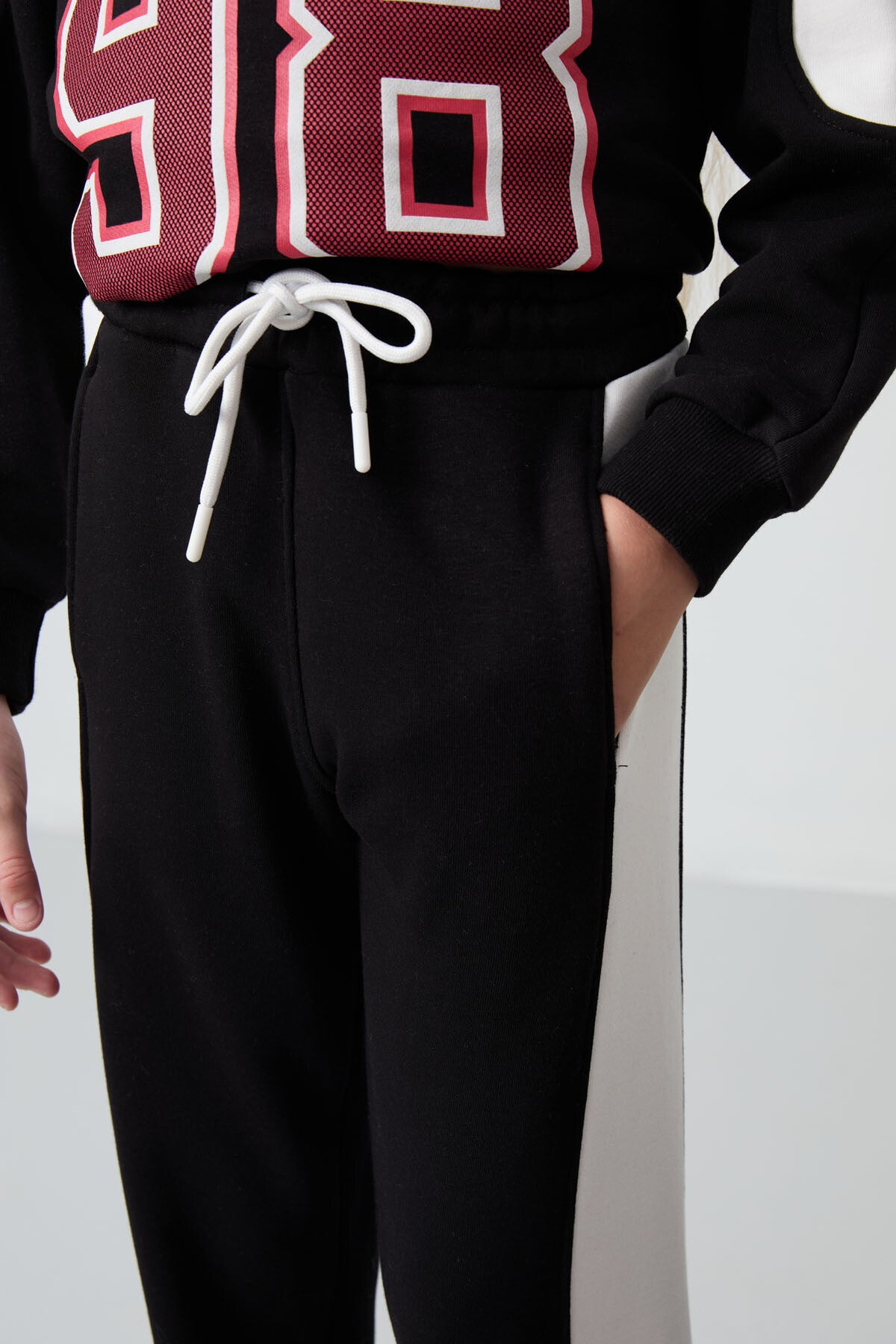 Siyah Pamuklu İçi Tüylü Yumuşak Dokulu Standart Fit Nakışlı Kız Çocuk Eşofman Takım - 75170